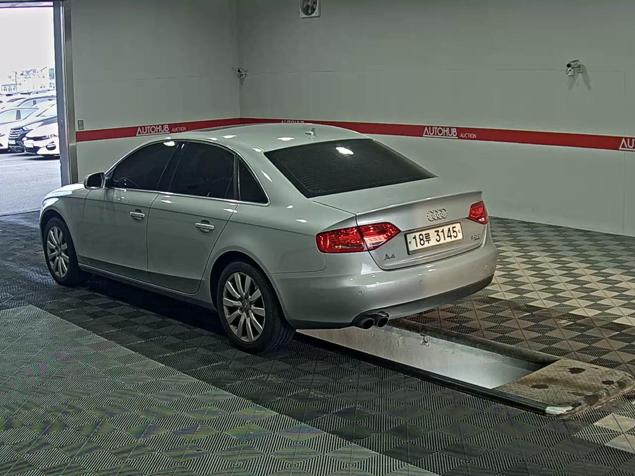 Audi A4 2010 - Image 5