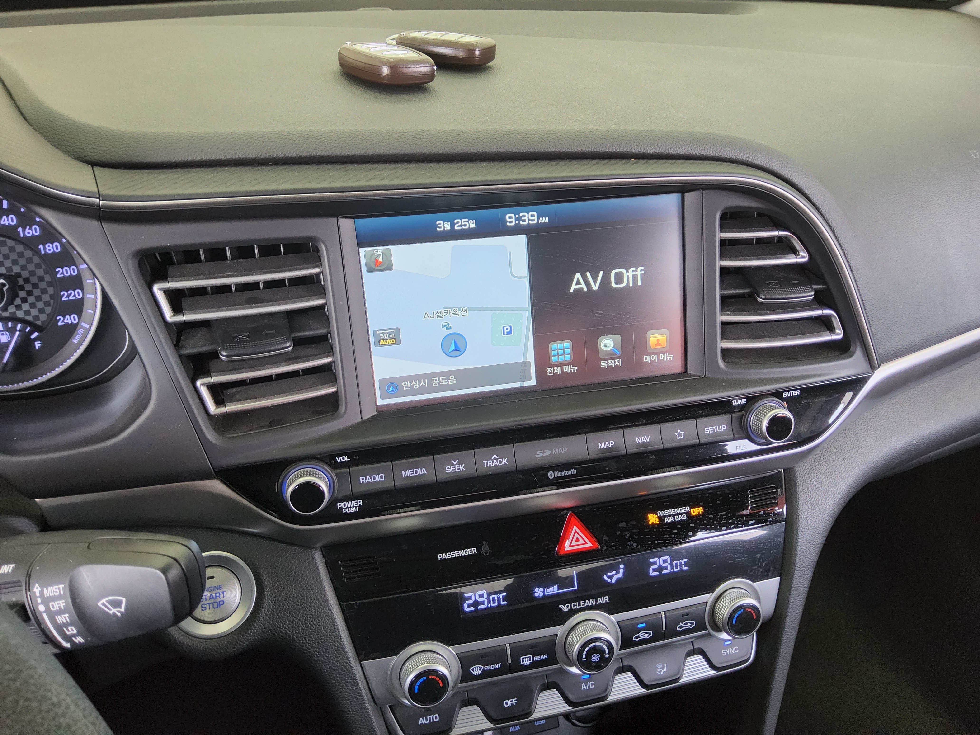 Hyundai Elantra 2019 - Image 17