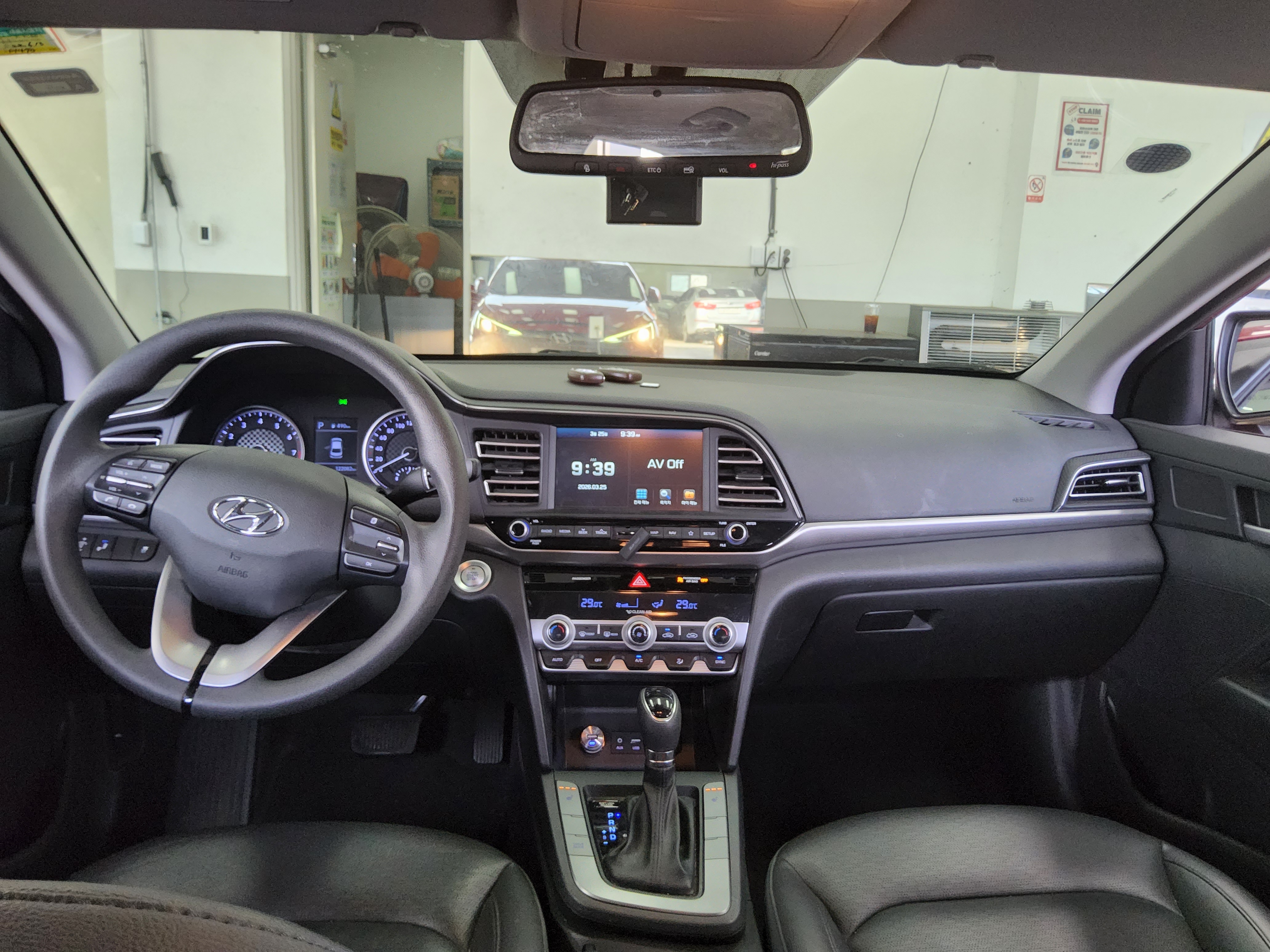 Hyundai Elantra 2019 - Image 10