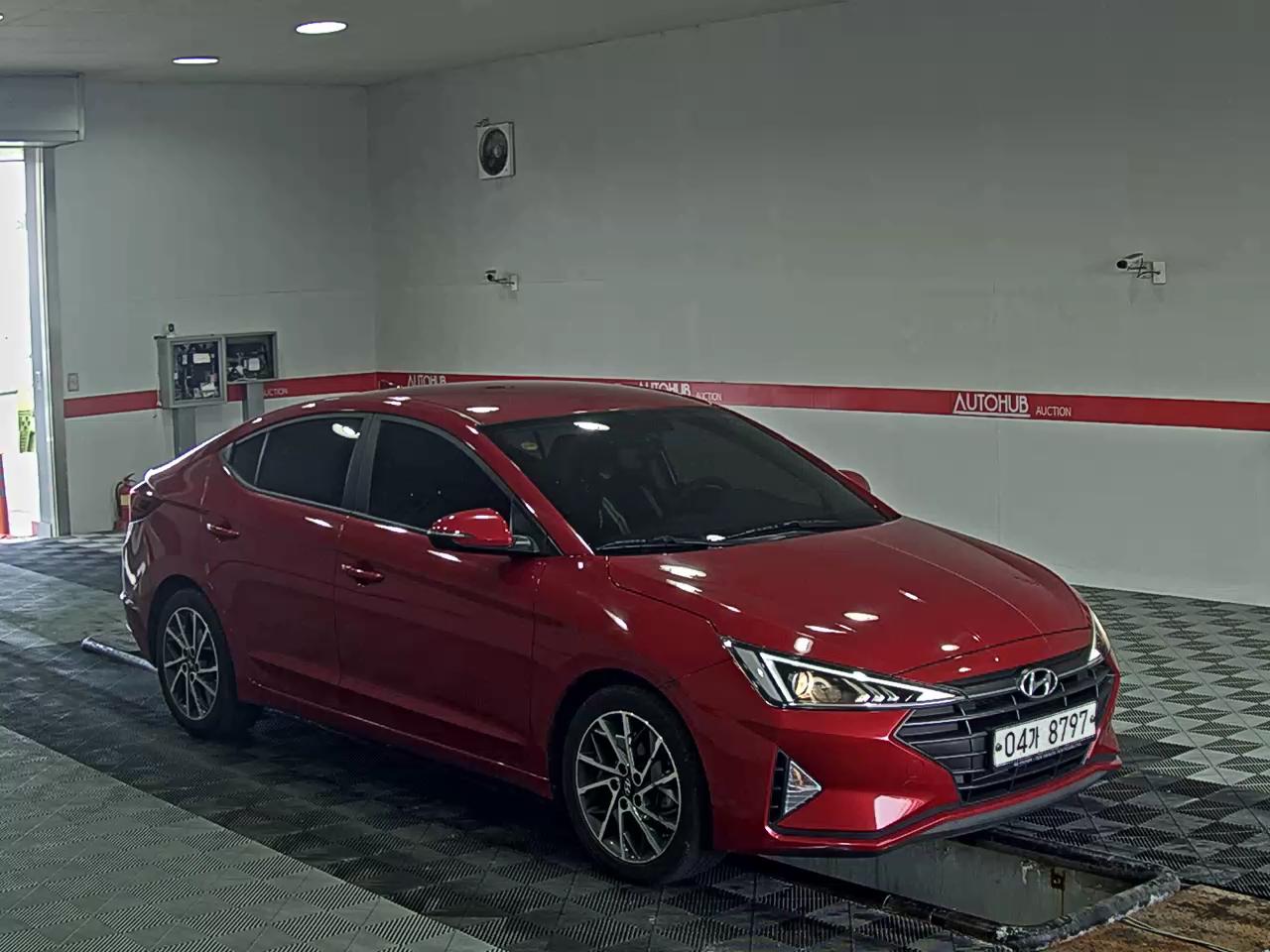 Hyundai Elantra 2019 - Image 2