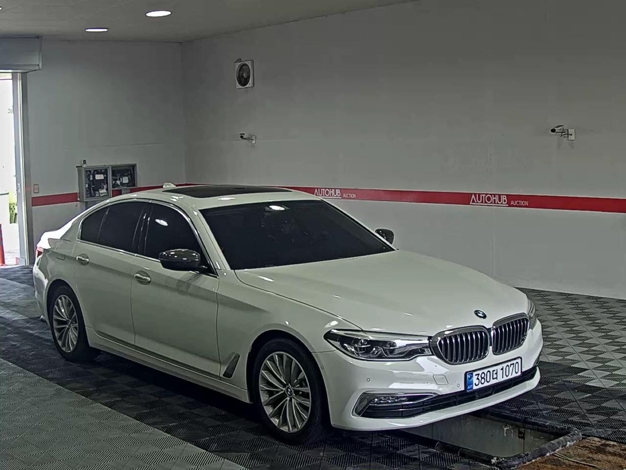BMW 5 Series 2018 - Image 2
