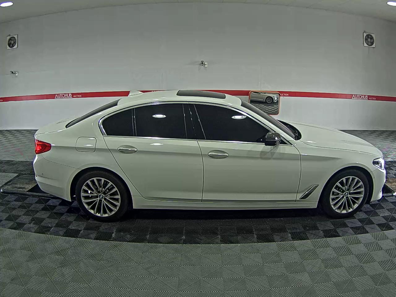 BMW 5 Series 2018 - Image 3