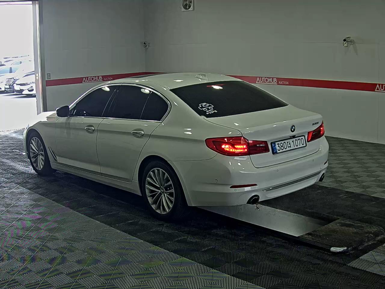 BMW 5 Series 2018 - Image 5