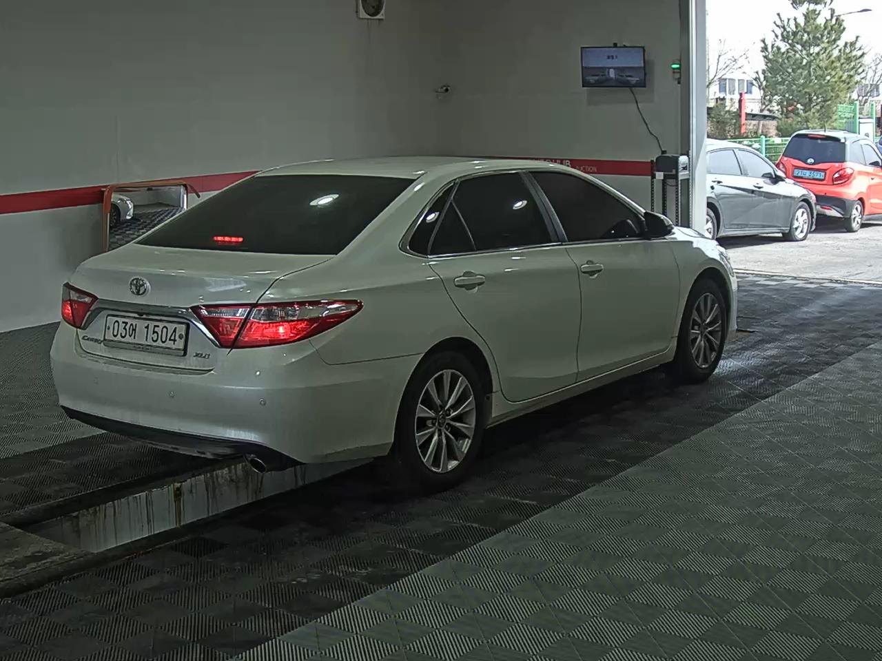 Toyota Camry - 4