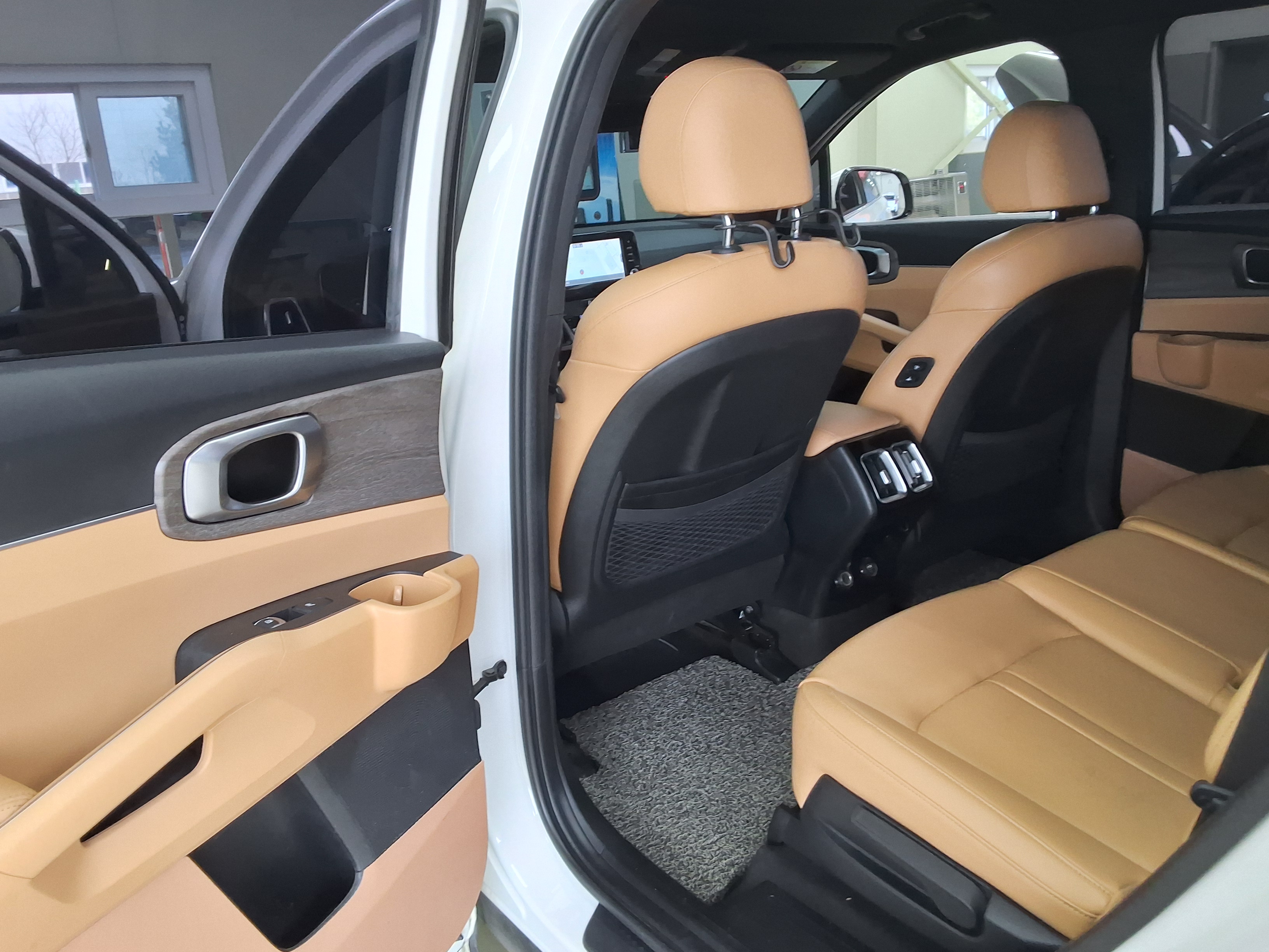 Kia Sorento (New Shape) - 11