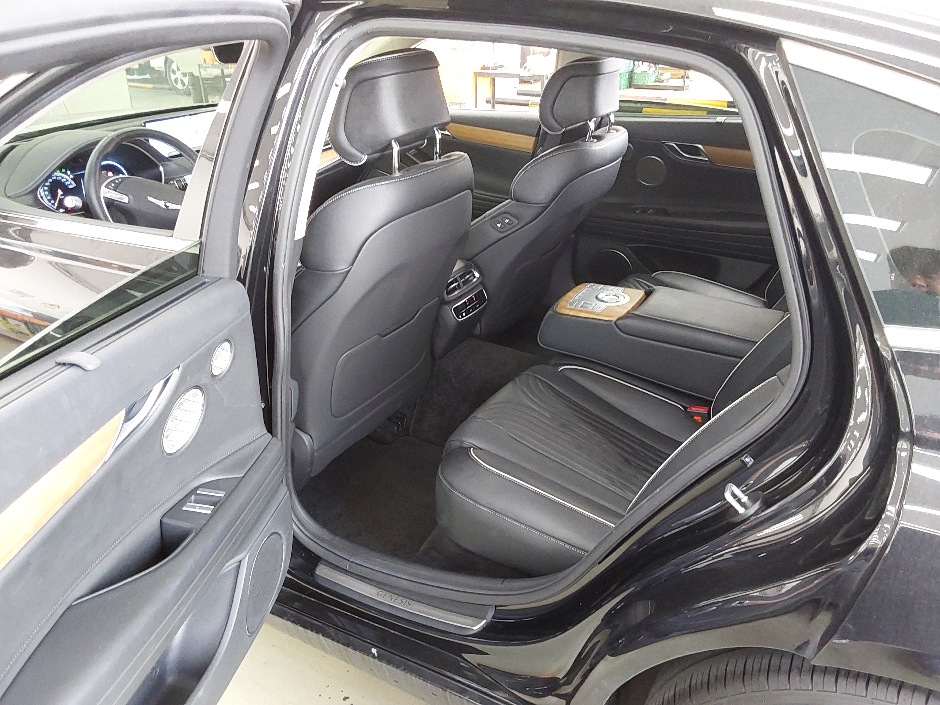 Hyundai Genesis - 11