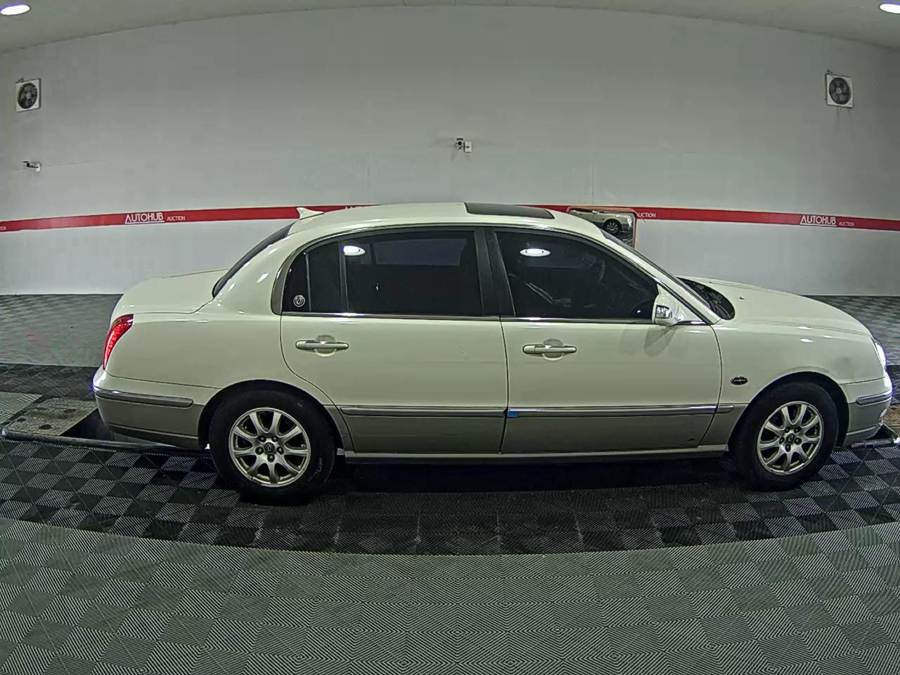 Kia Opirus (New) - 3