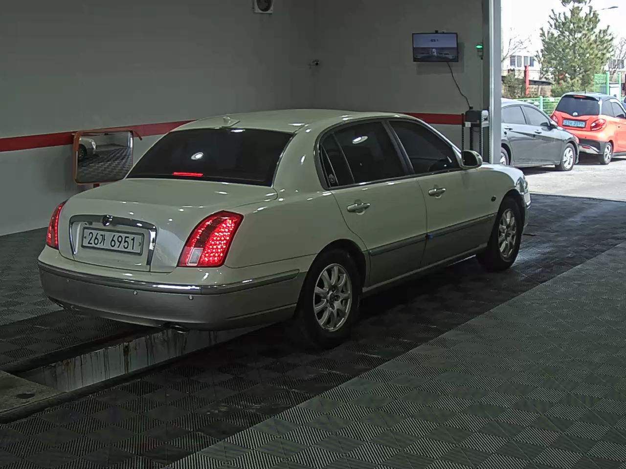 Kia Opirus (New) - 4