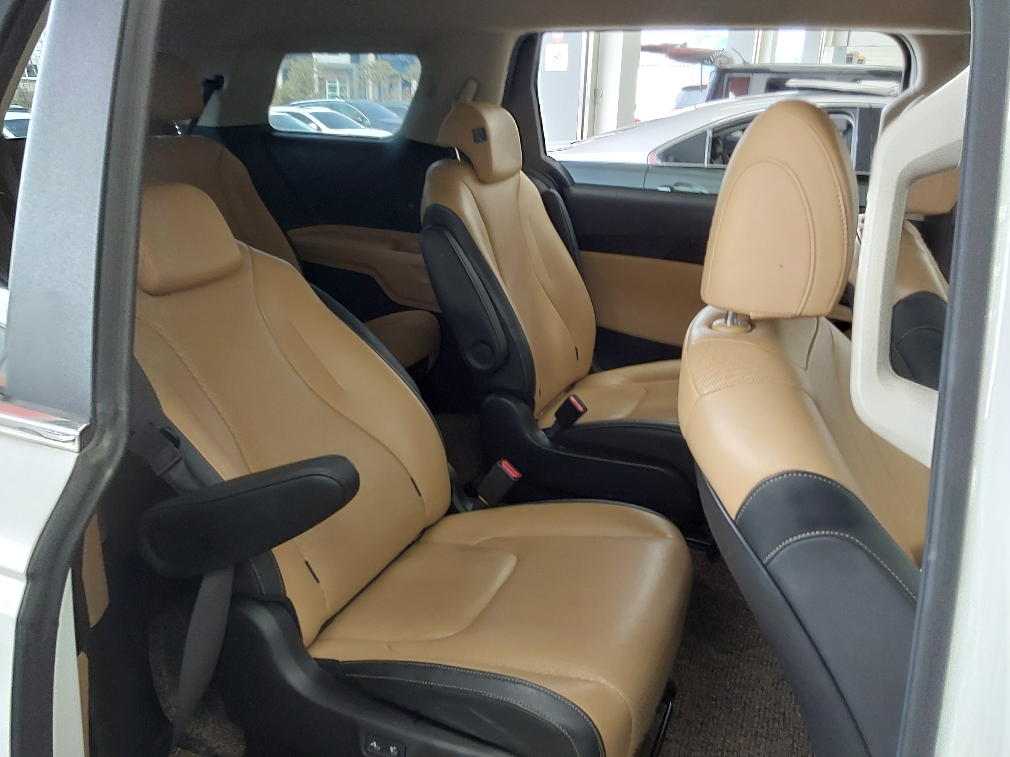 Kia SEDONA 2021 - Image 12