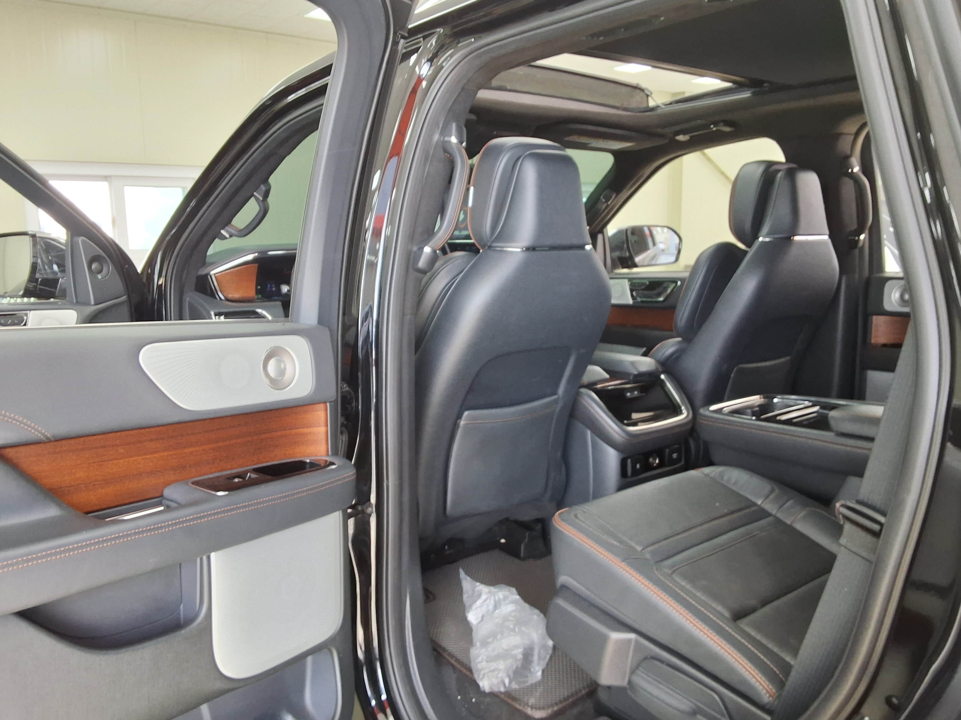 Lincoln Navigator 2023 - Image 11