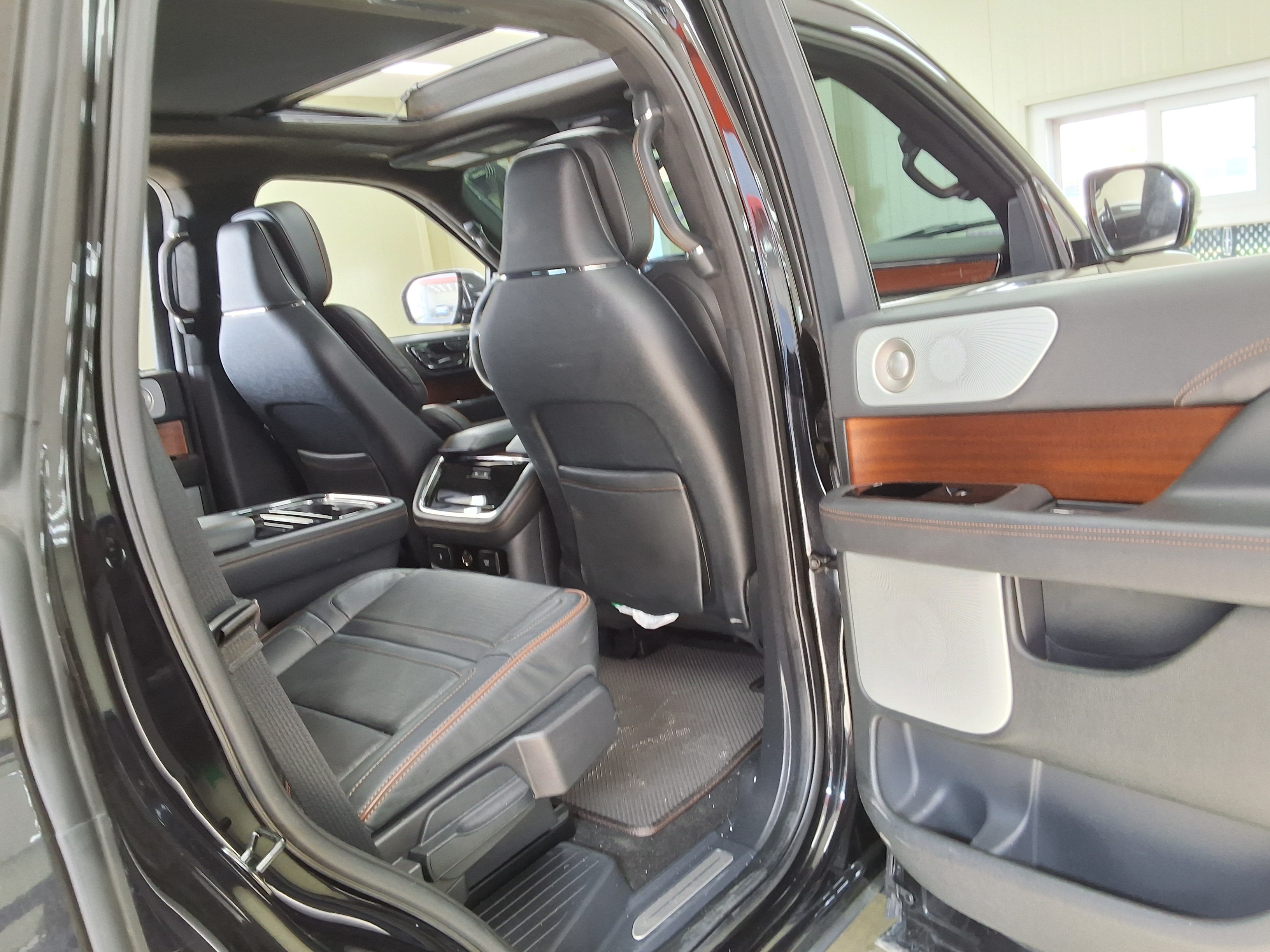 Lincoln Navigator 2023 - Image 12