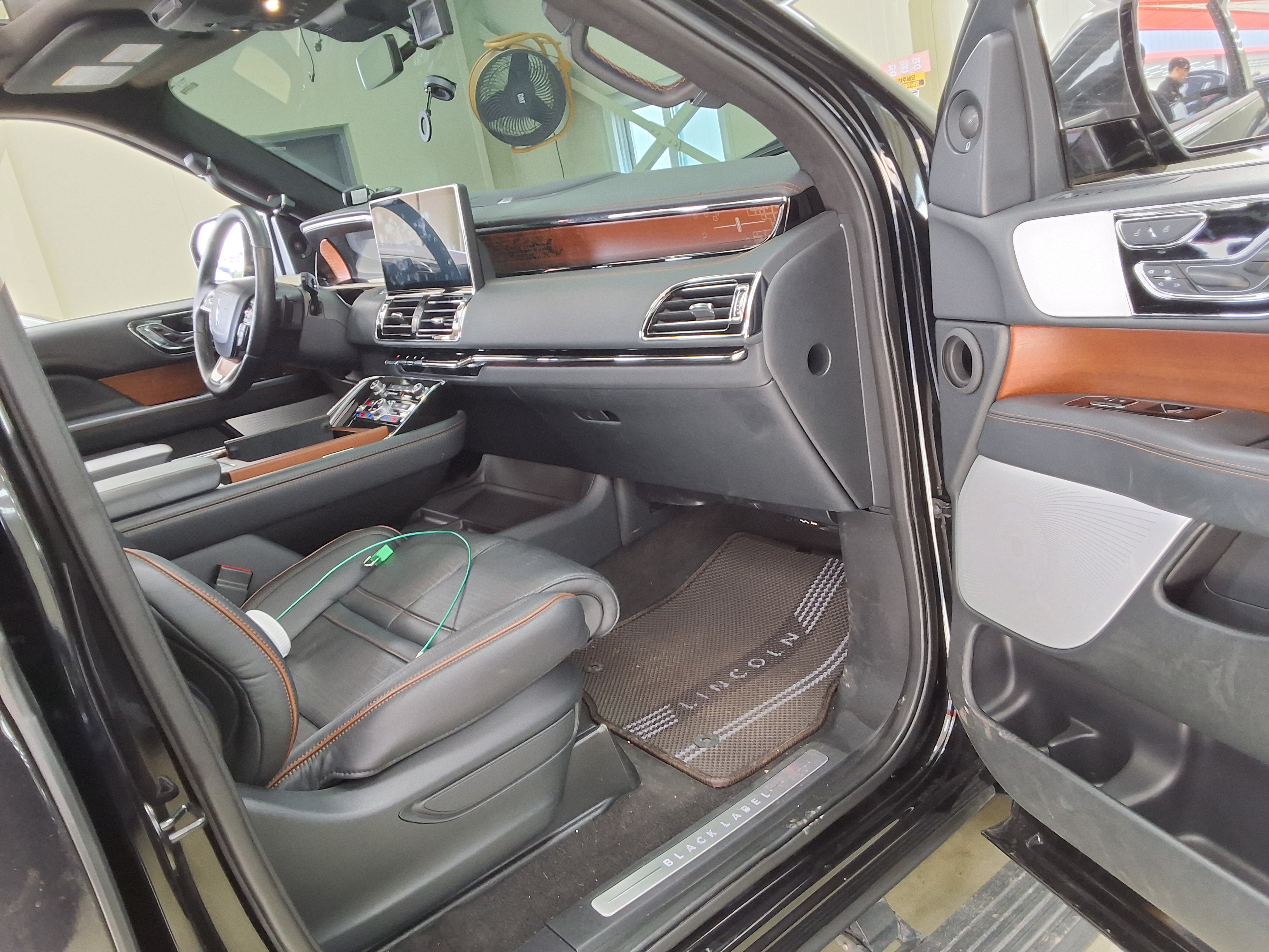Lincoln Navigator 2023 - Image 13