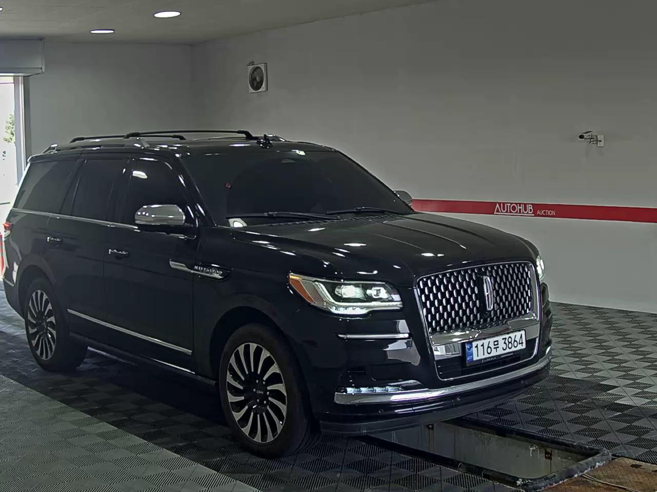 Lincoln Navigator 2023 - Image 2