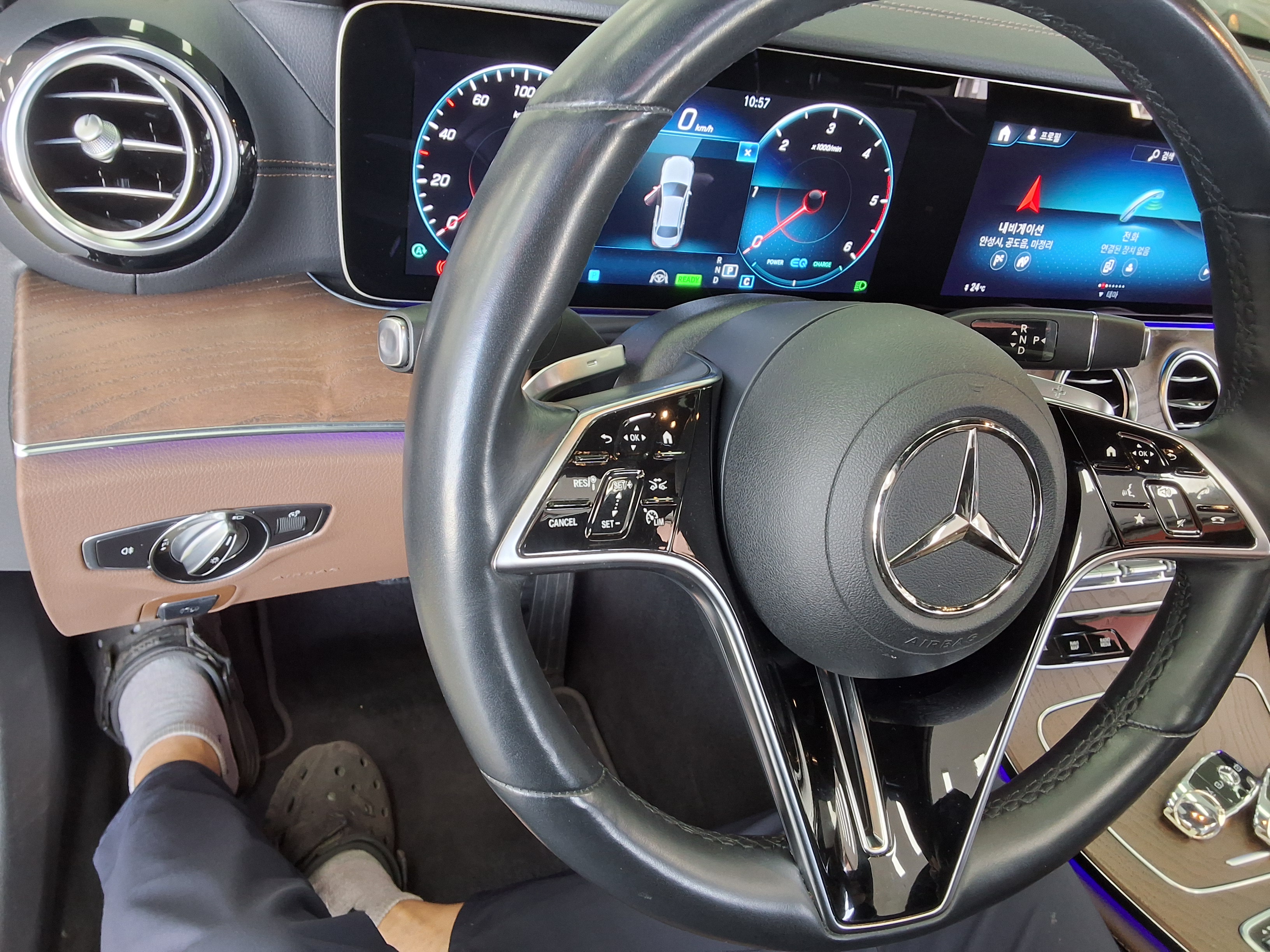 Mercedes-Benz E-Class - 16