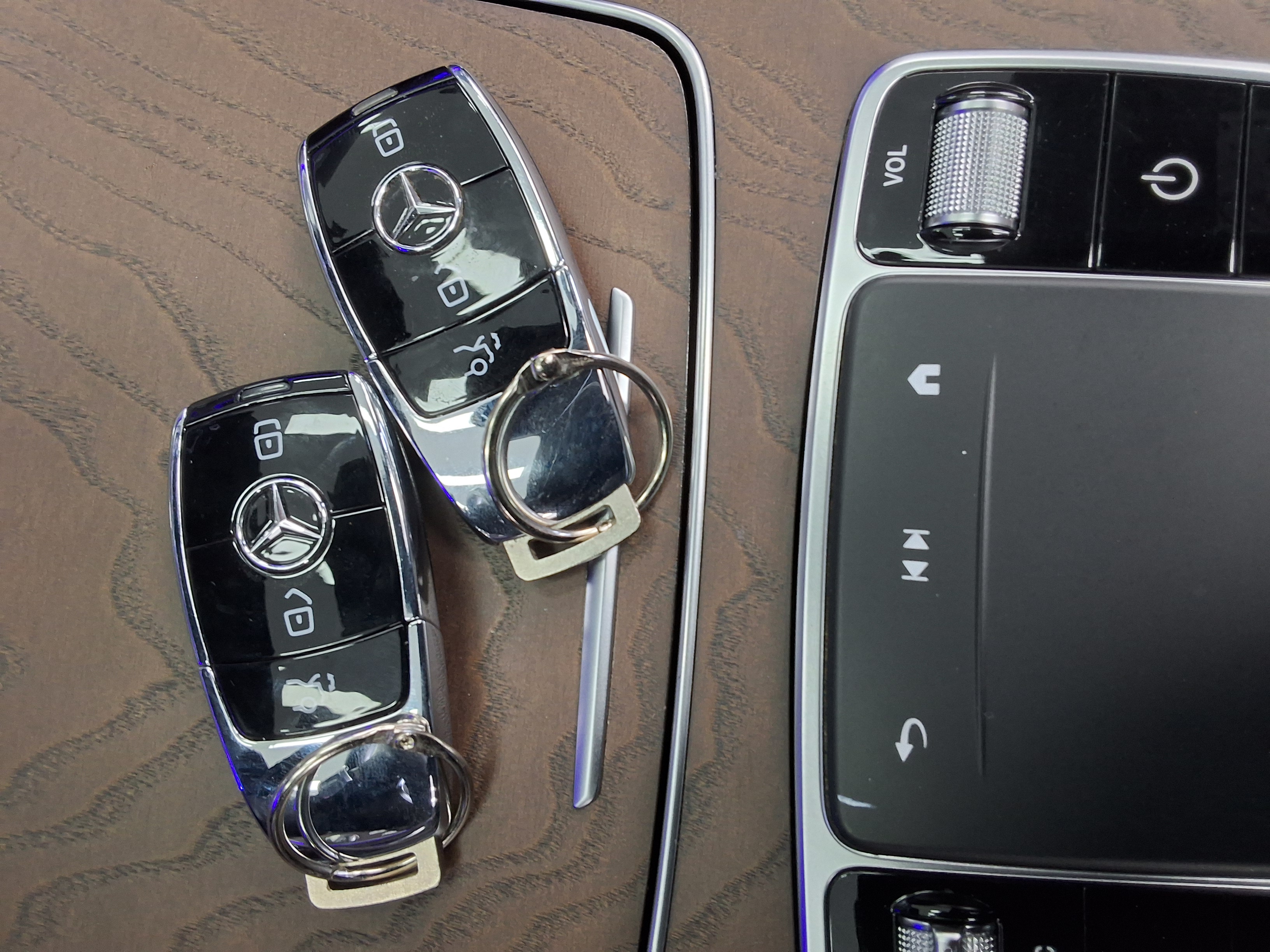 Mercedes-Benz E-Class - 19
