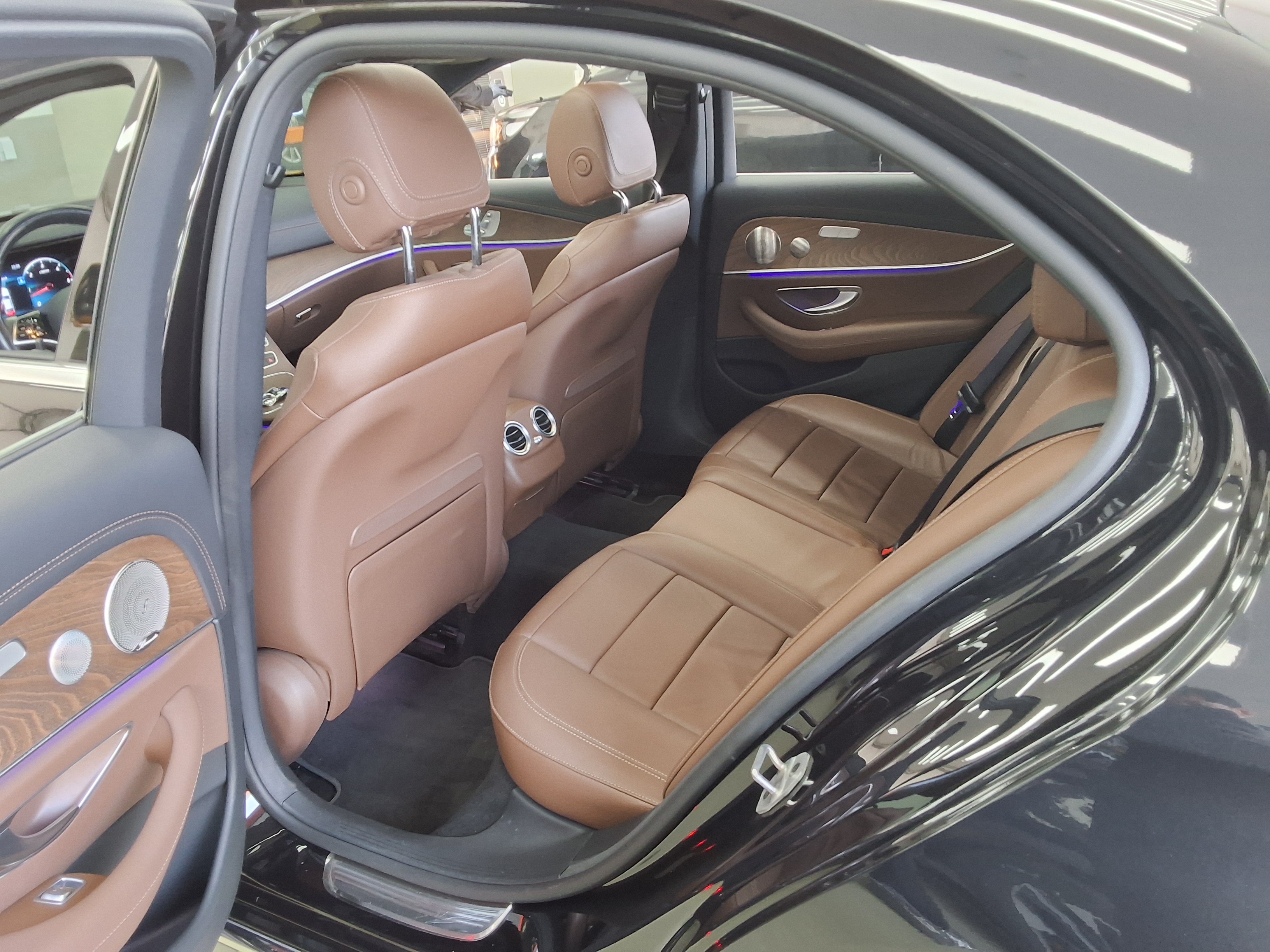 Mercedes-Benz E-Class - 11