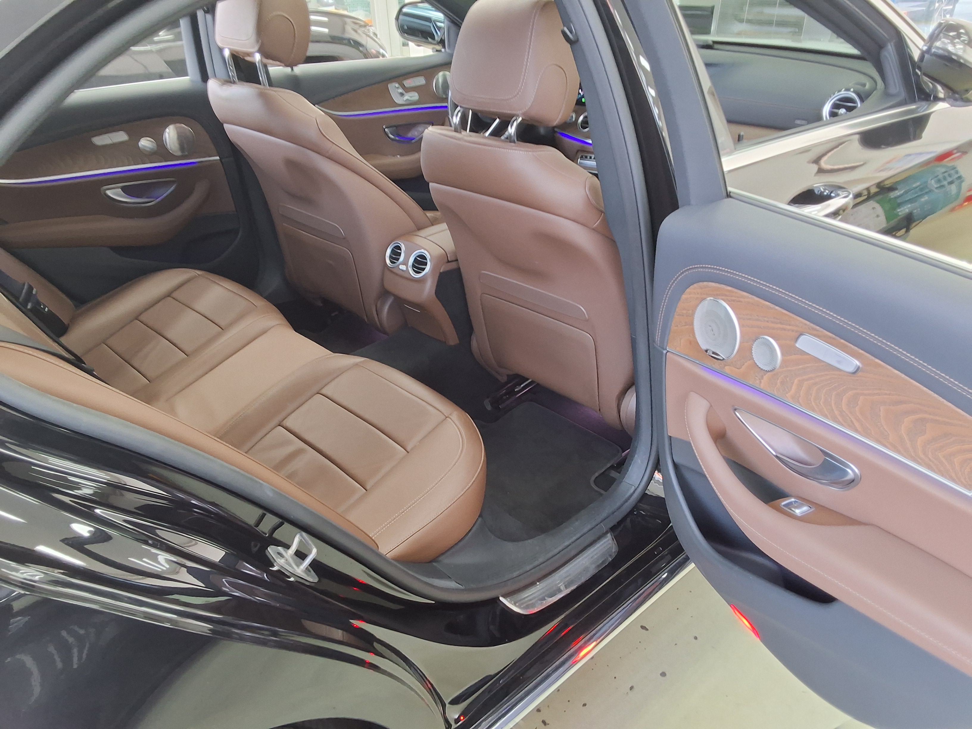 Mercedes-Benz E-Class - 12