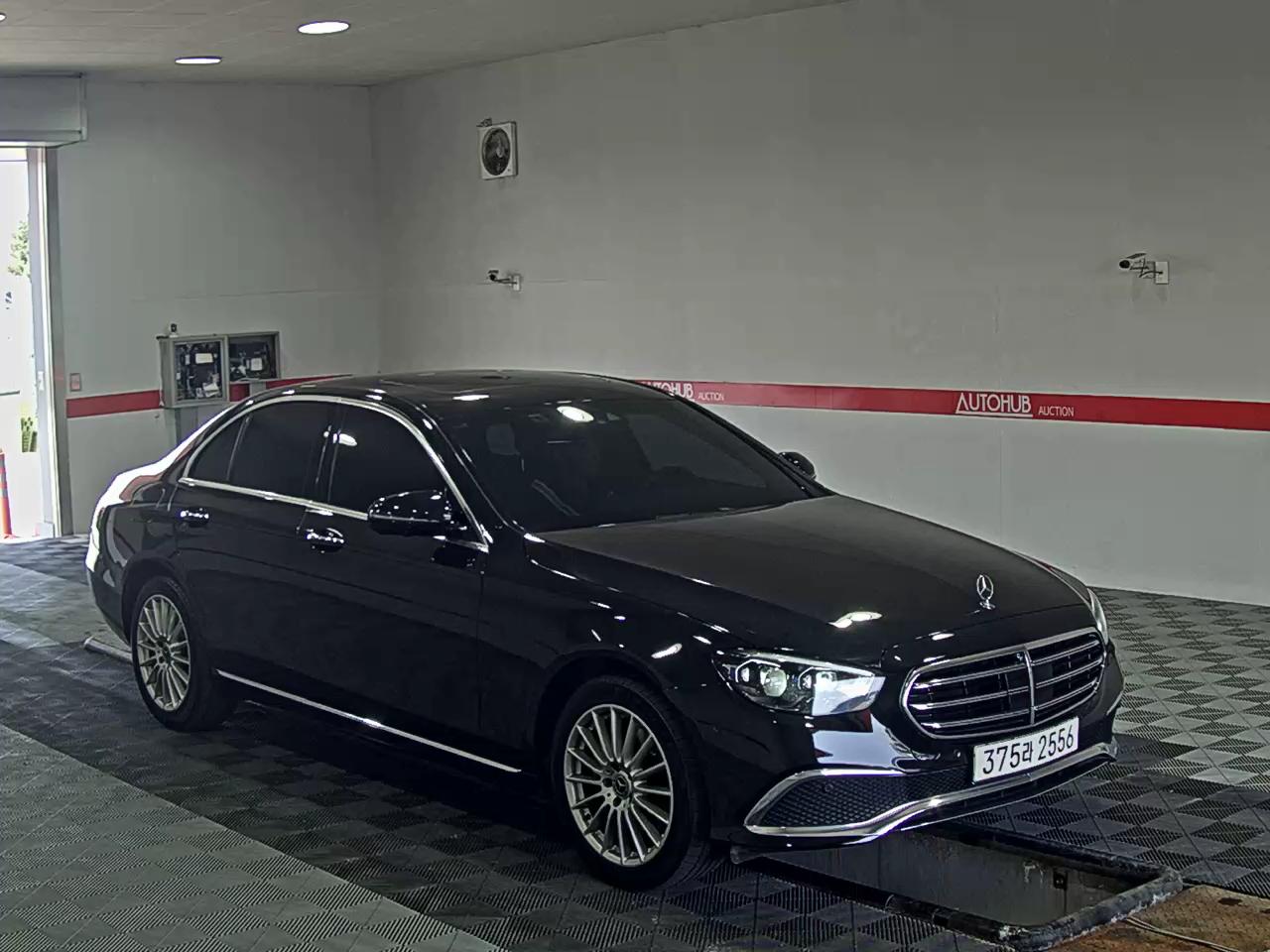 Mercedes-Benz E-Class - 2