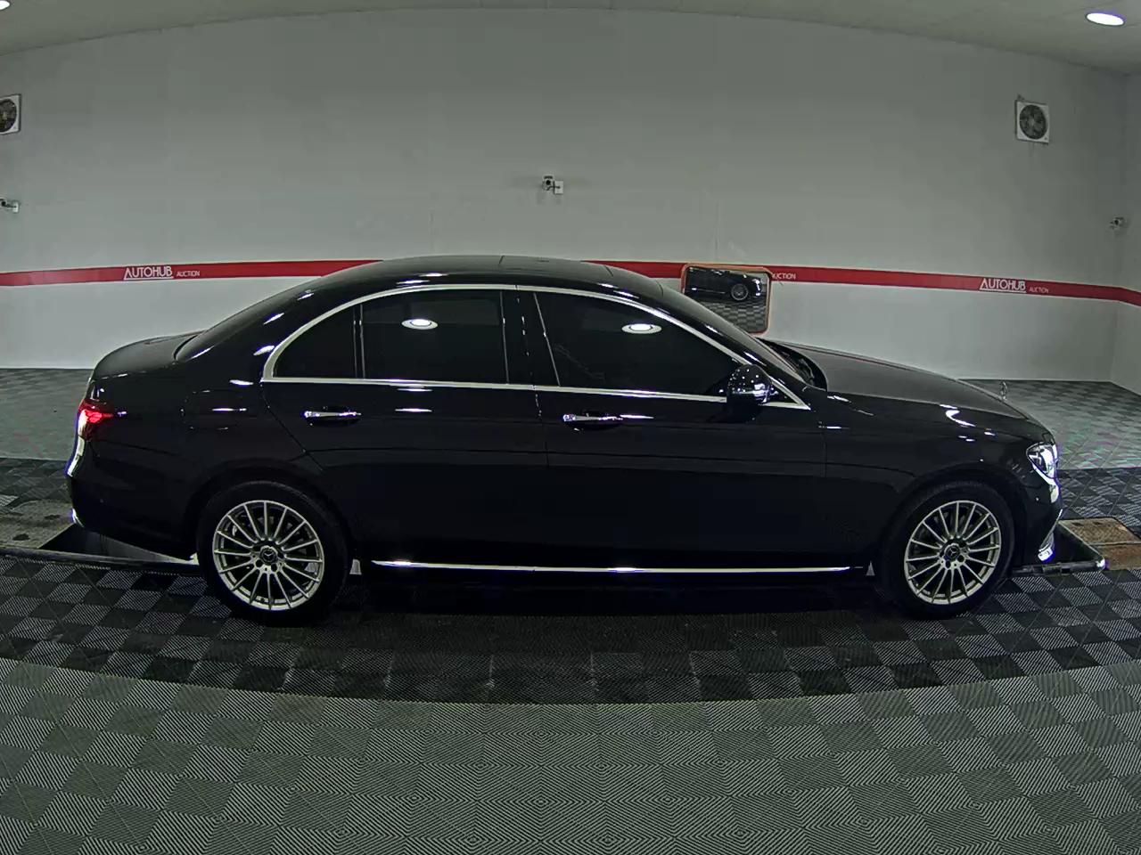 Mercedes-Benz E-Class - 3