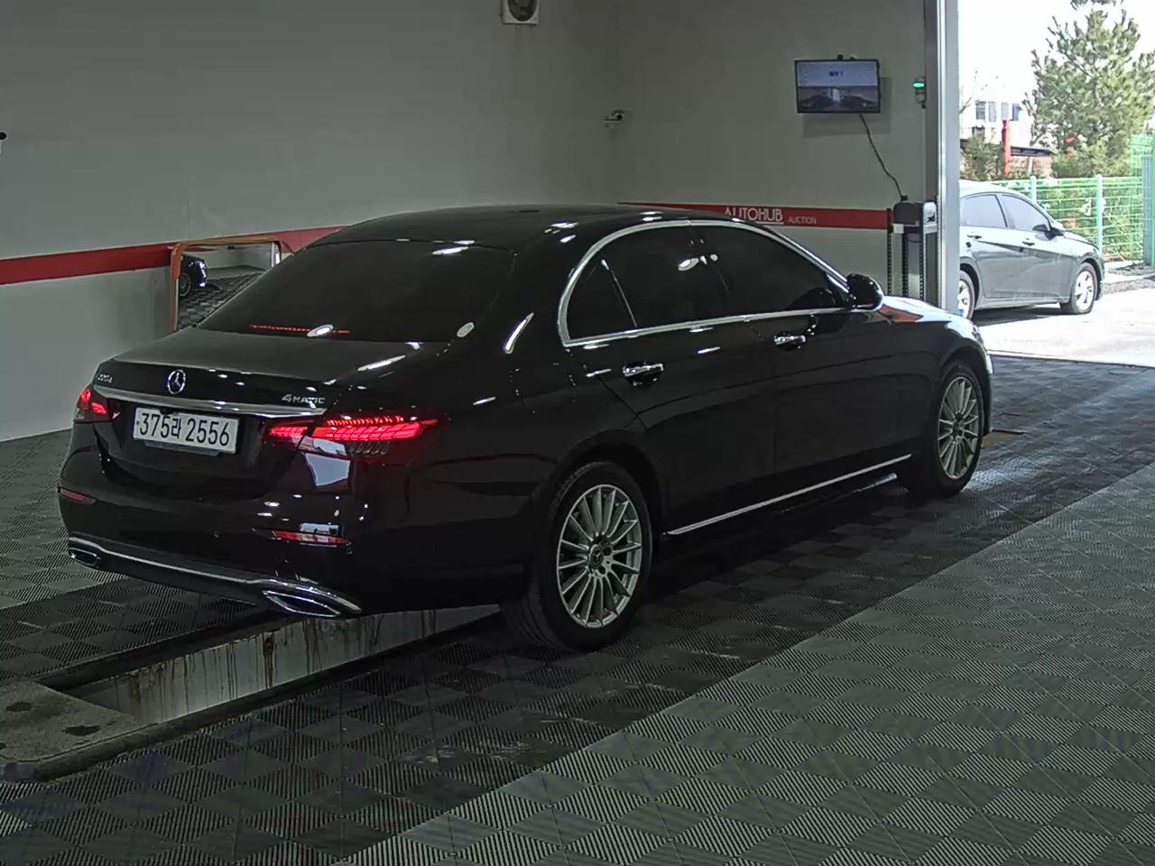 Mercedes-Benz E-Class - 4