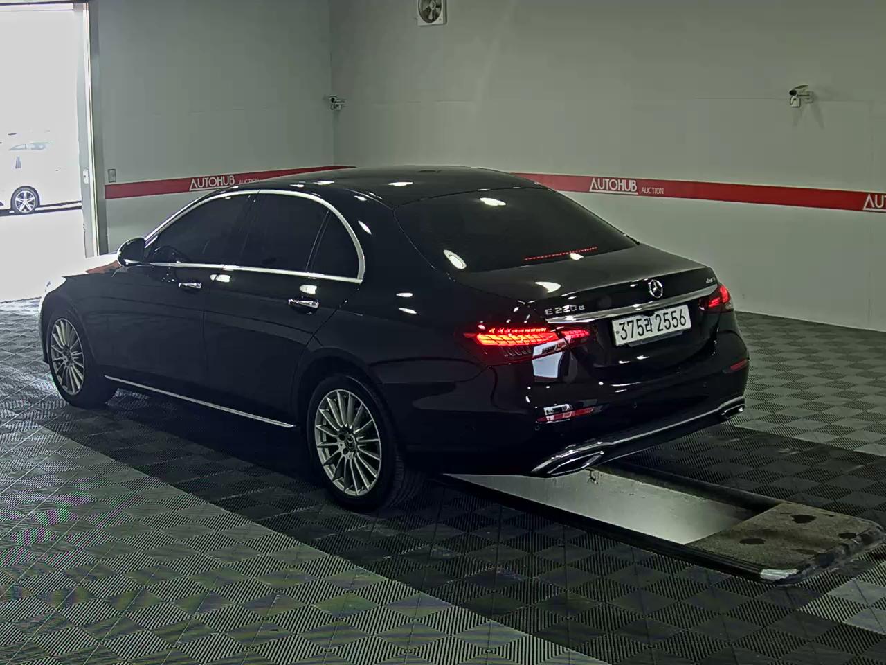 Mercedes-Benz E-Class - 5