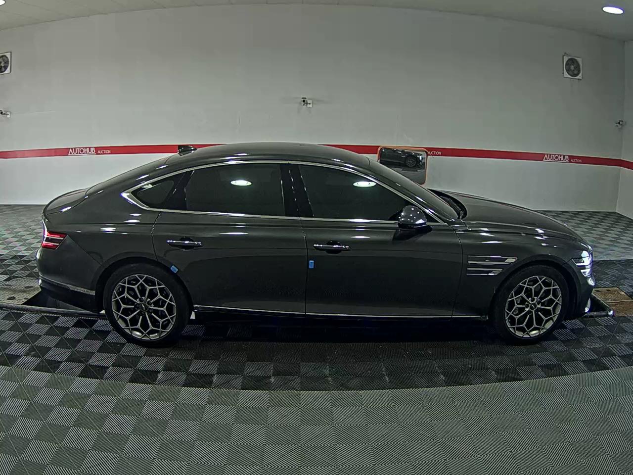 Hyundai Genesis 2022 - Image 3