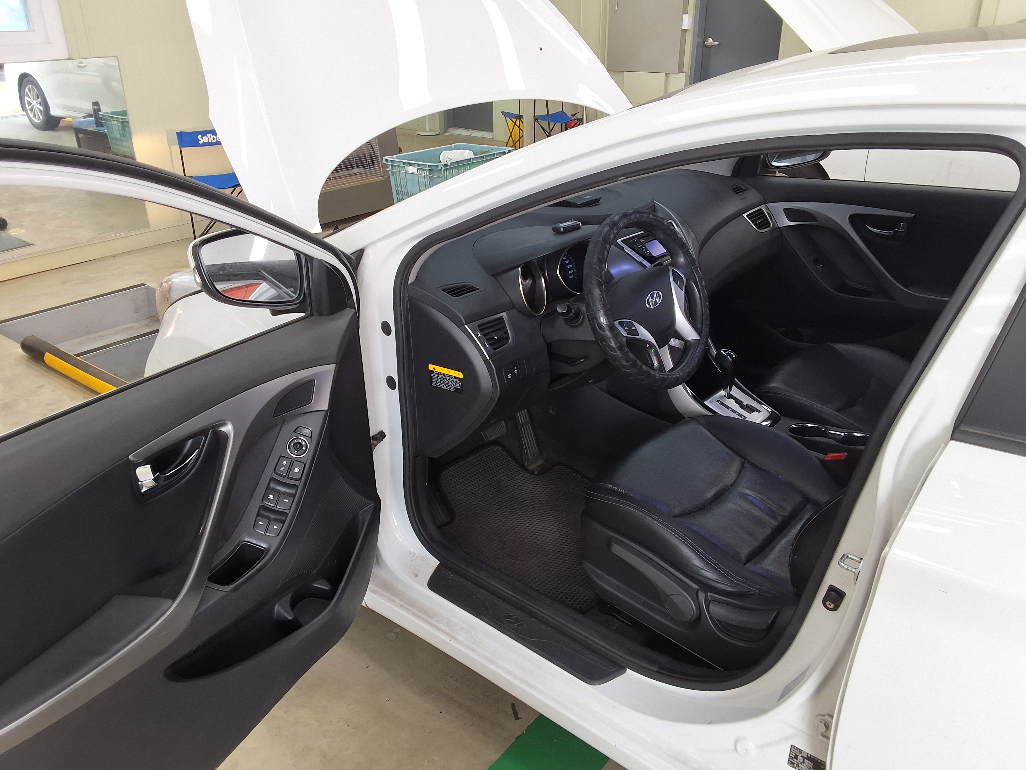 Hyundai Elantra 2011 - Image 9