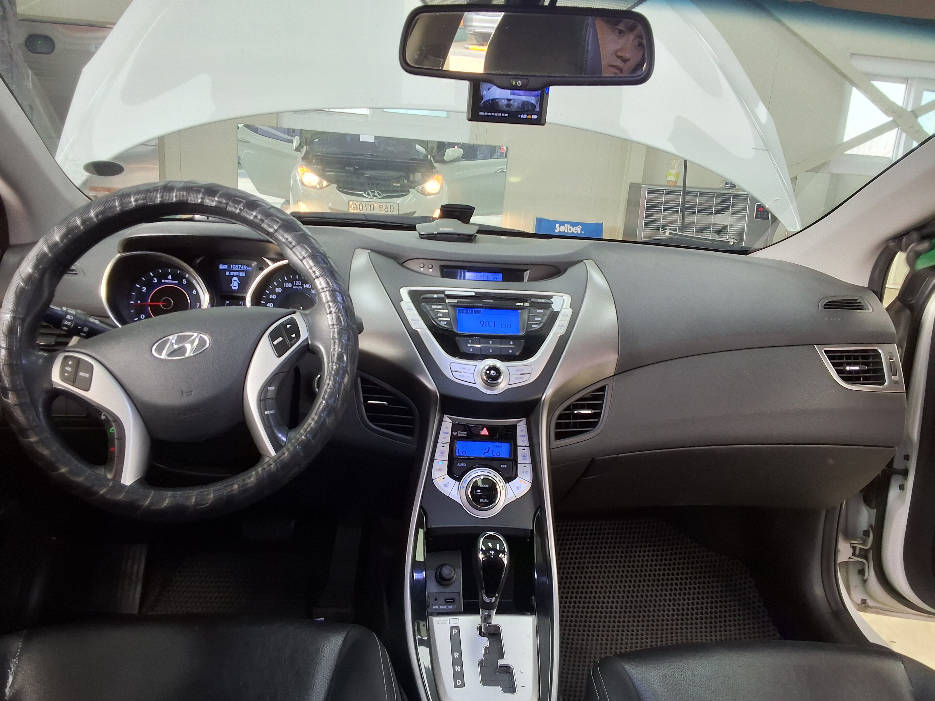 Hyundai Elantra 2011 - Image 18
