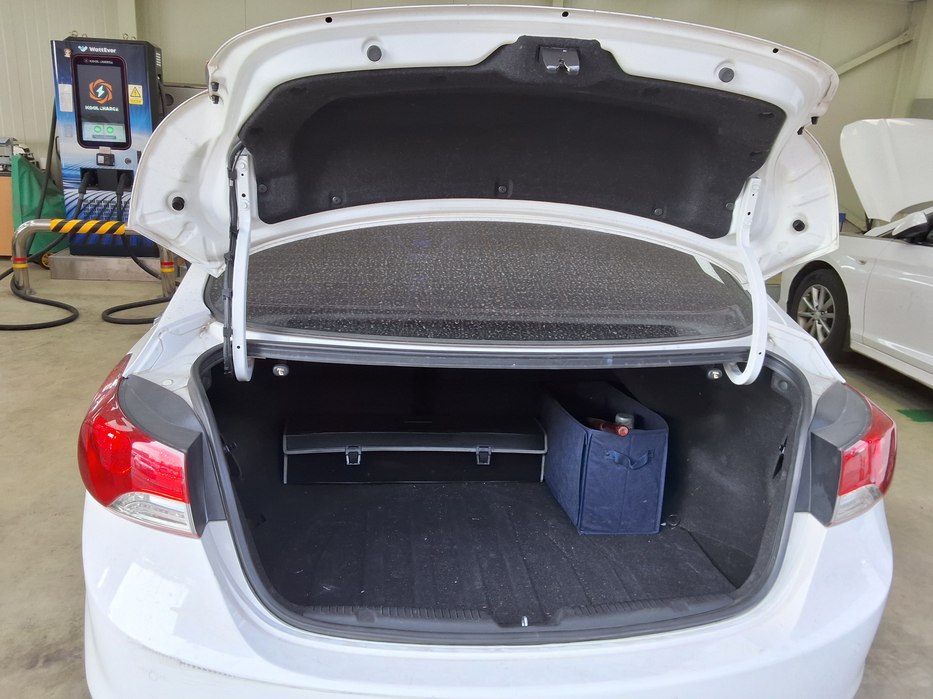 Hyundai Elantra 2011 - Image 14