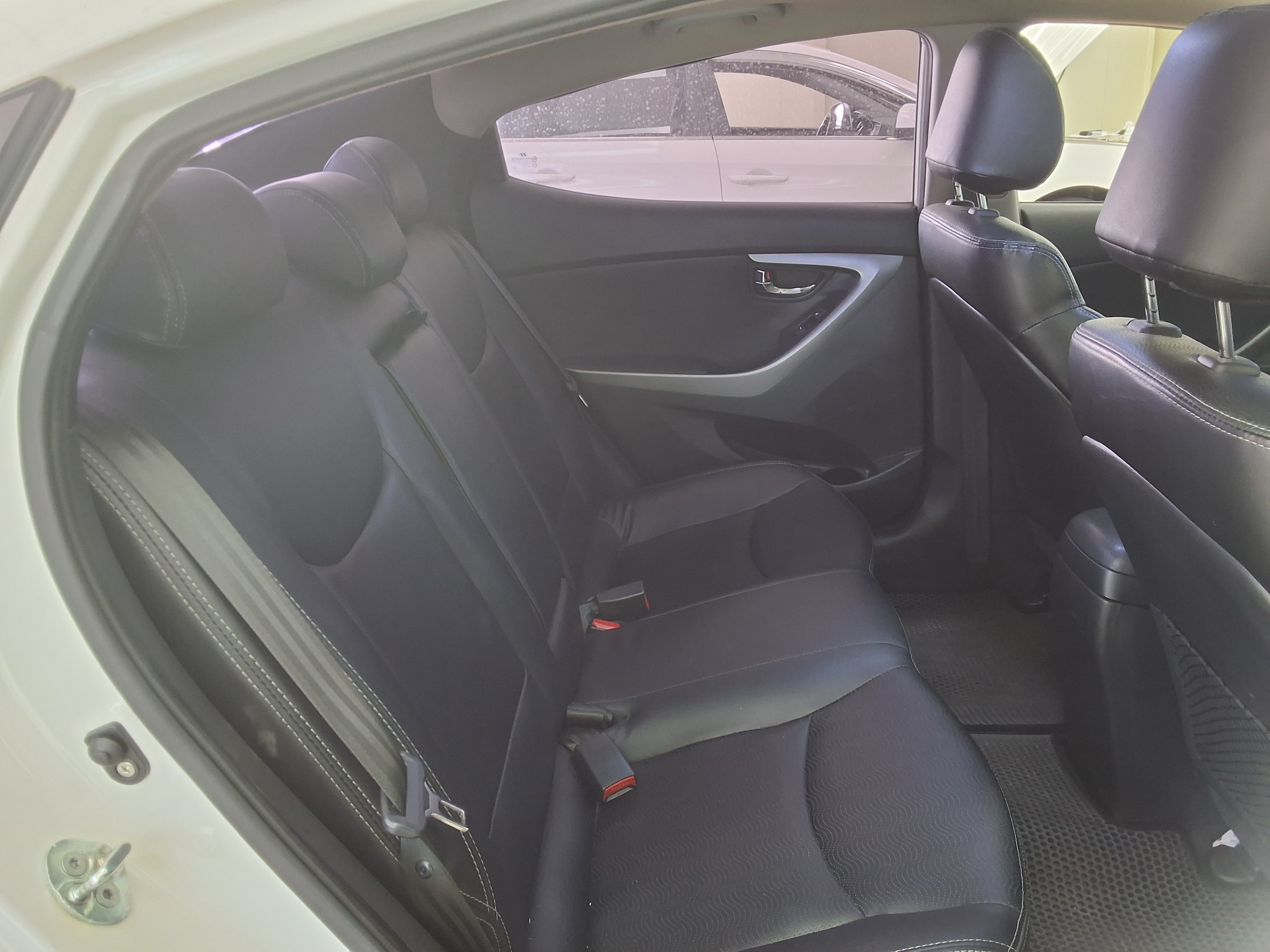 Hyundai Elantra 2011 - Image 12
