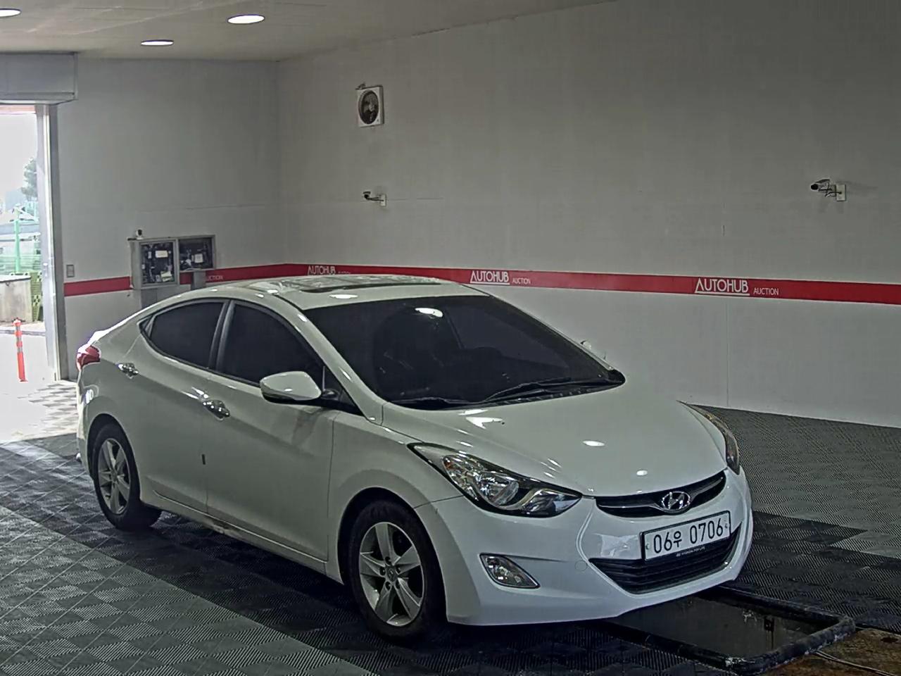 Hyundai Elantra 2011 - Image 2