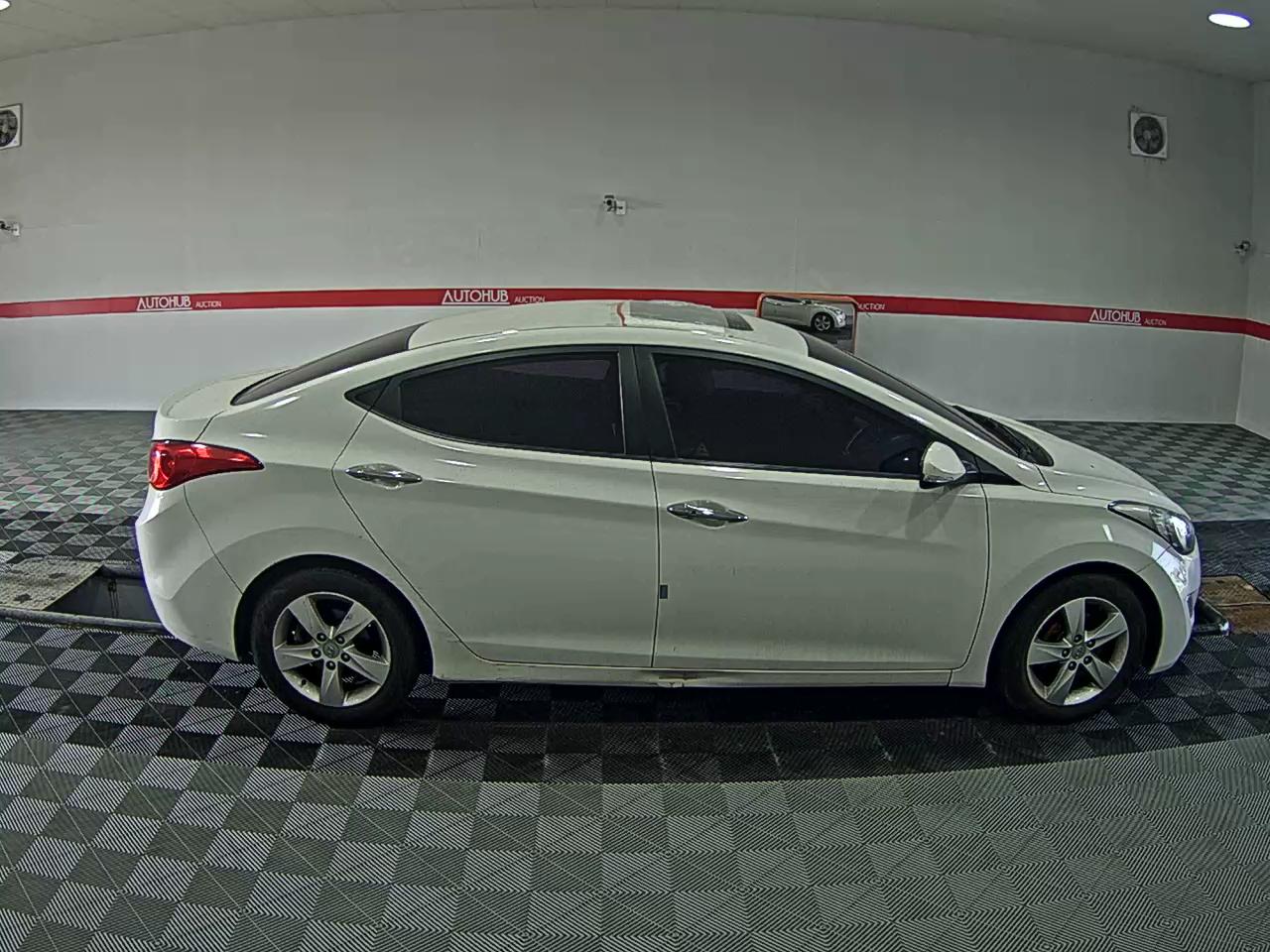 Hyundai Elantra 2011 - Image 3