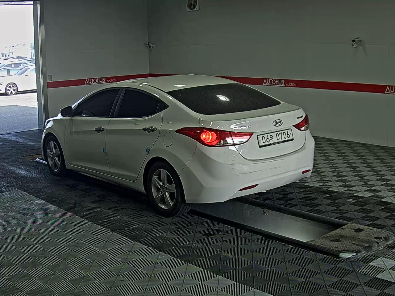 Hyundai Elantra 2011 - Image 5