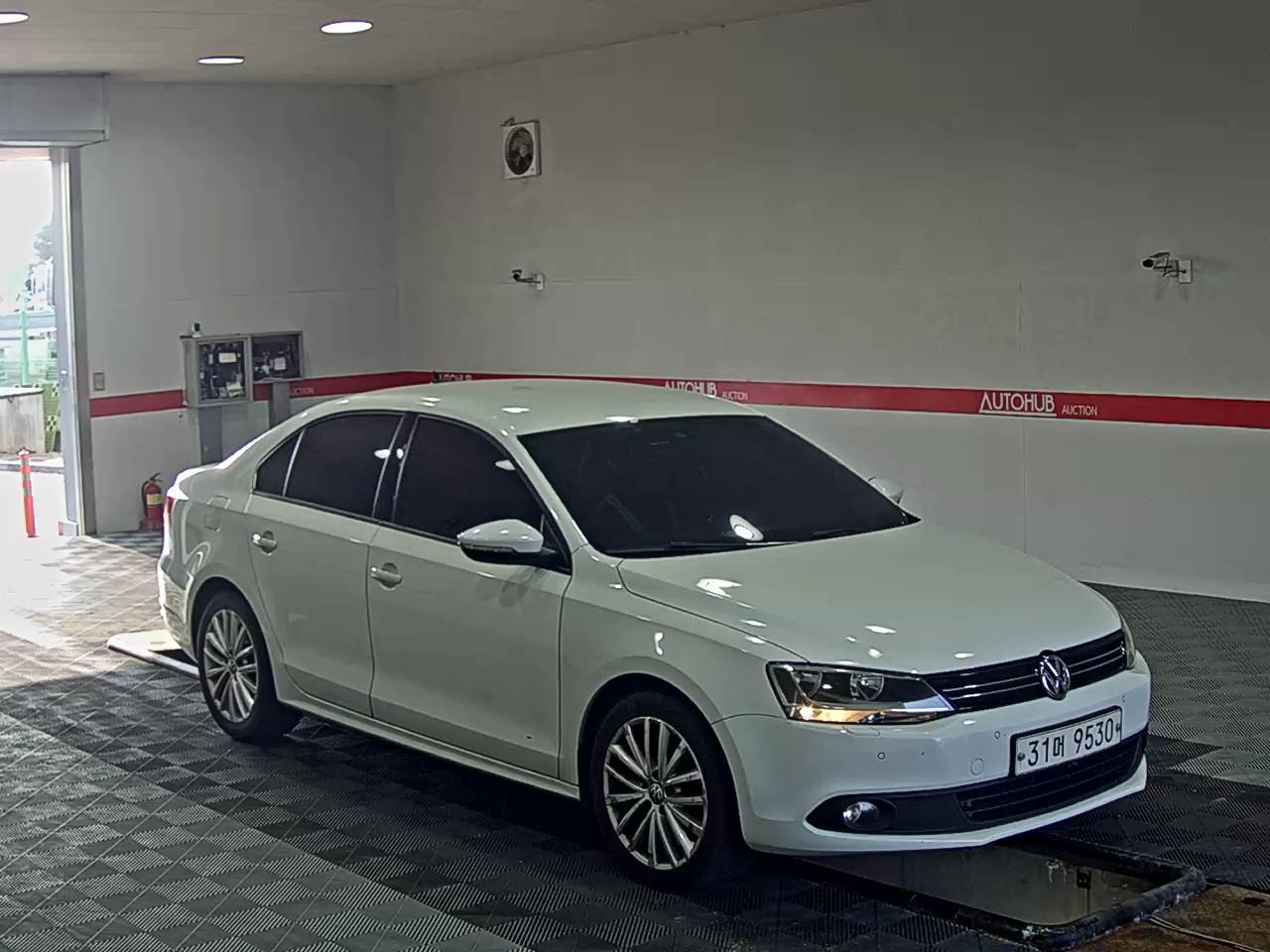 Volkswagen Jetta 2014 - Image 2