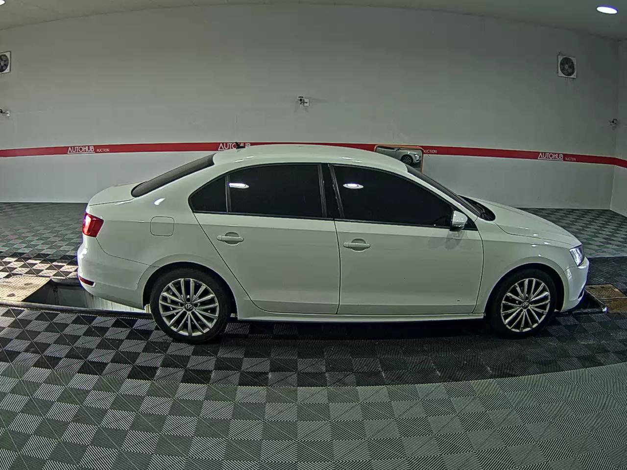 Volkswagen Jetta 2014 - Image 3