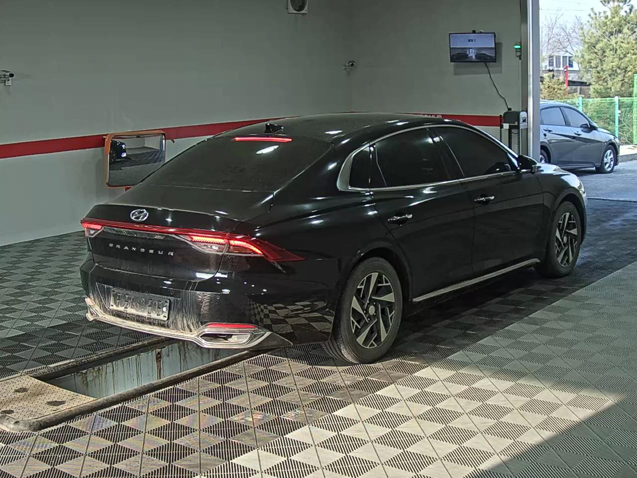 Hyundai Grandeur - 4