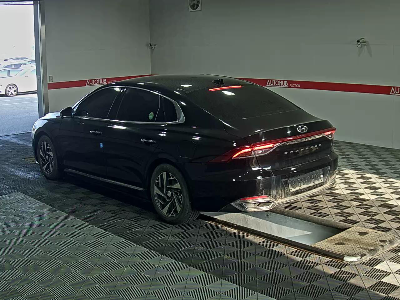 Hyundai Grandeur - 5
