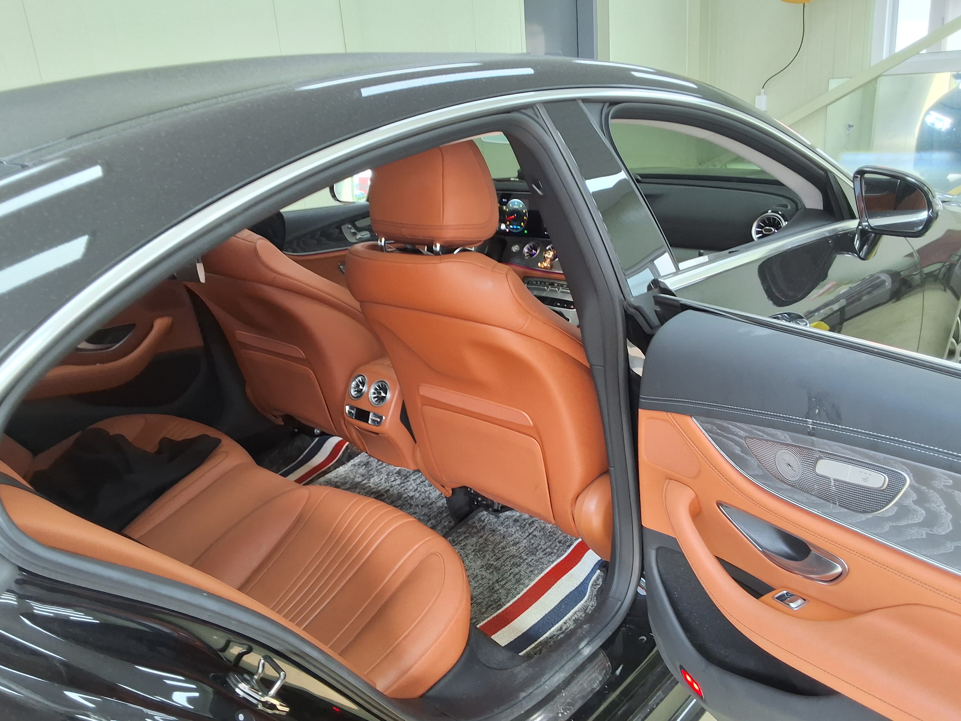 메르세데스-벤츠 CLS - 12