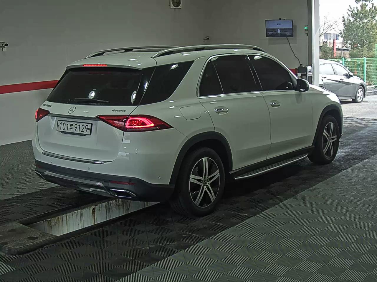 مرسيدس بنز GLE - 4