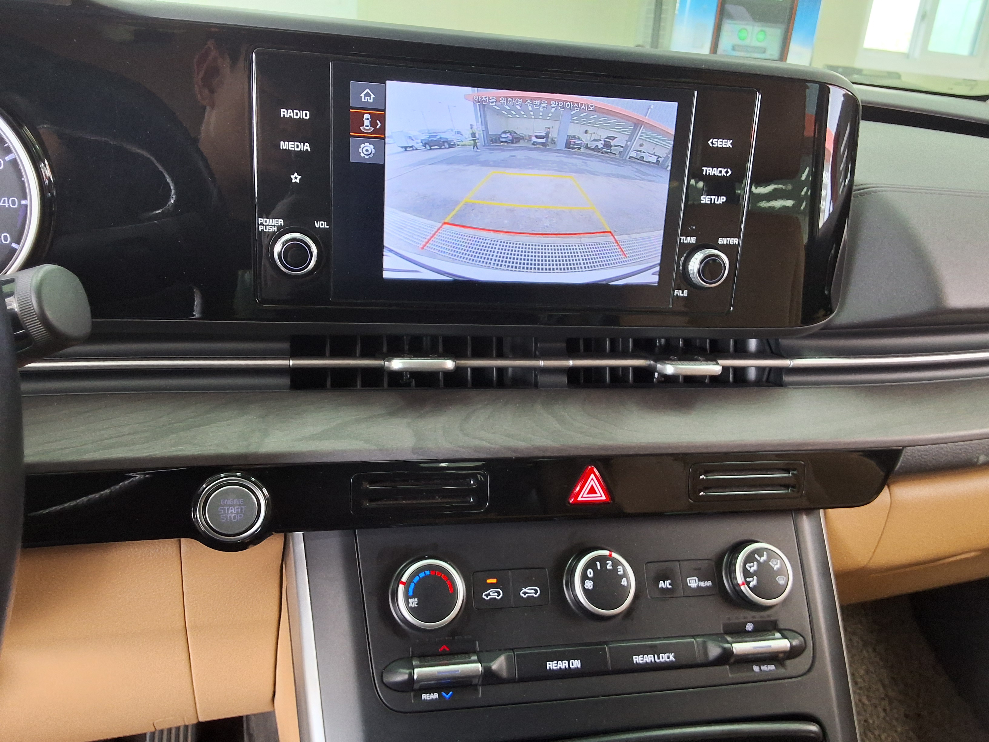 Kia SEDONA 2022 - Image 16