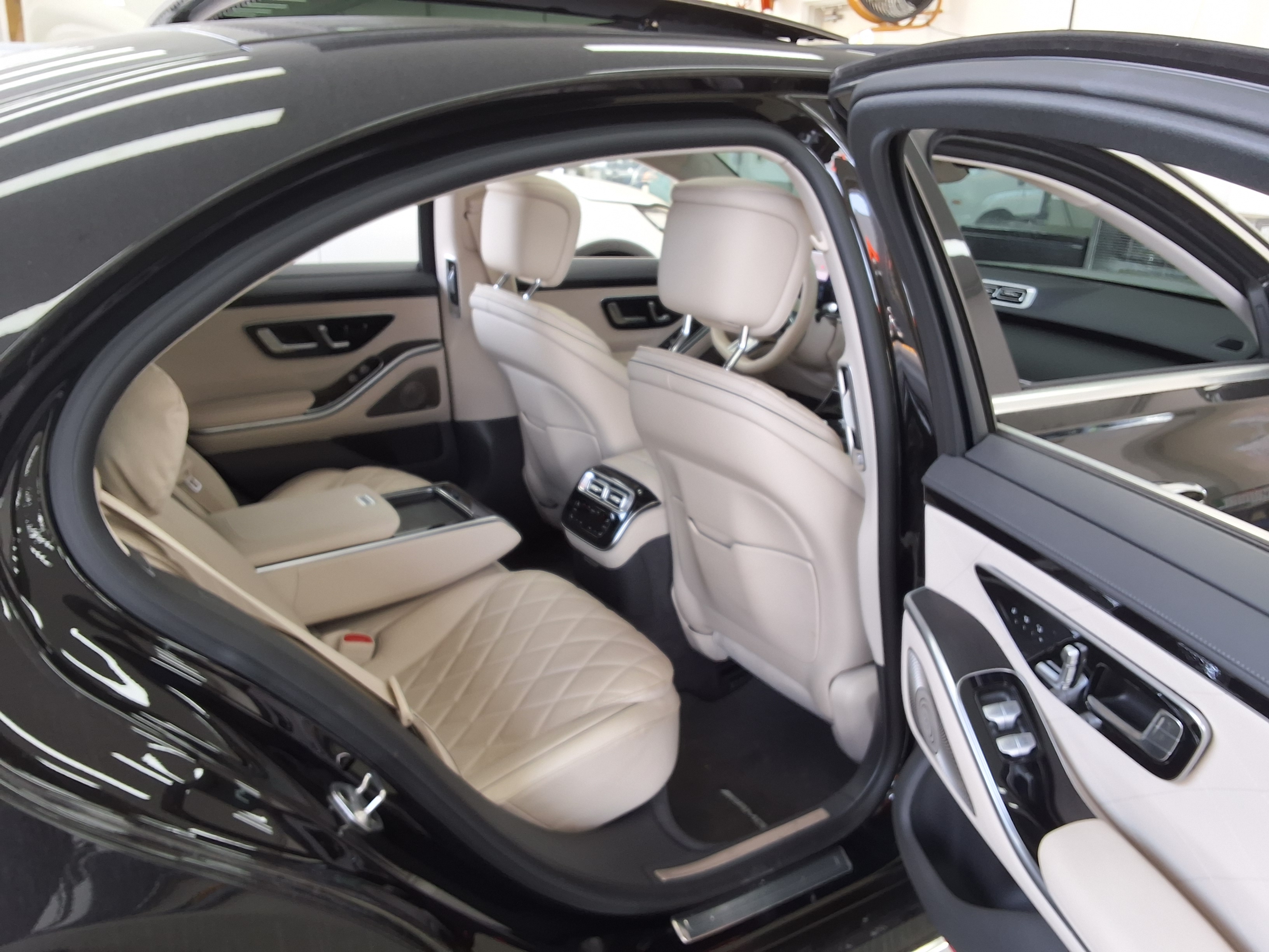 Mercedes-Benz S-Class - 12