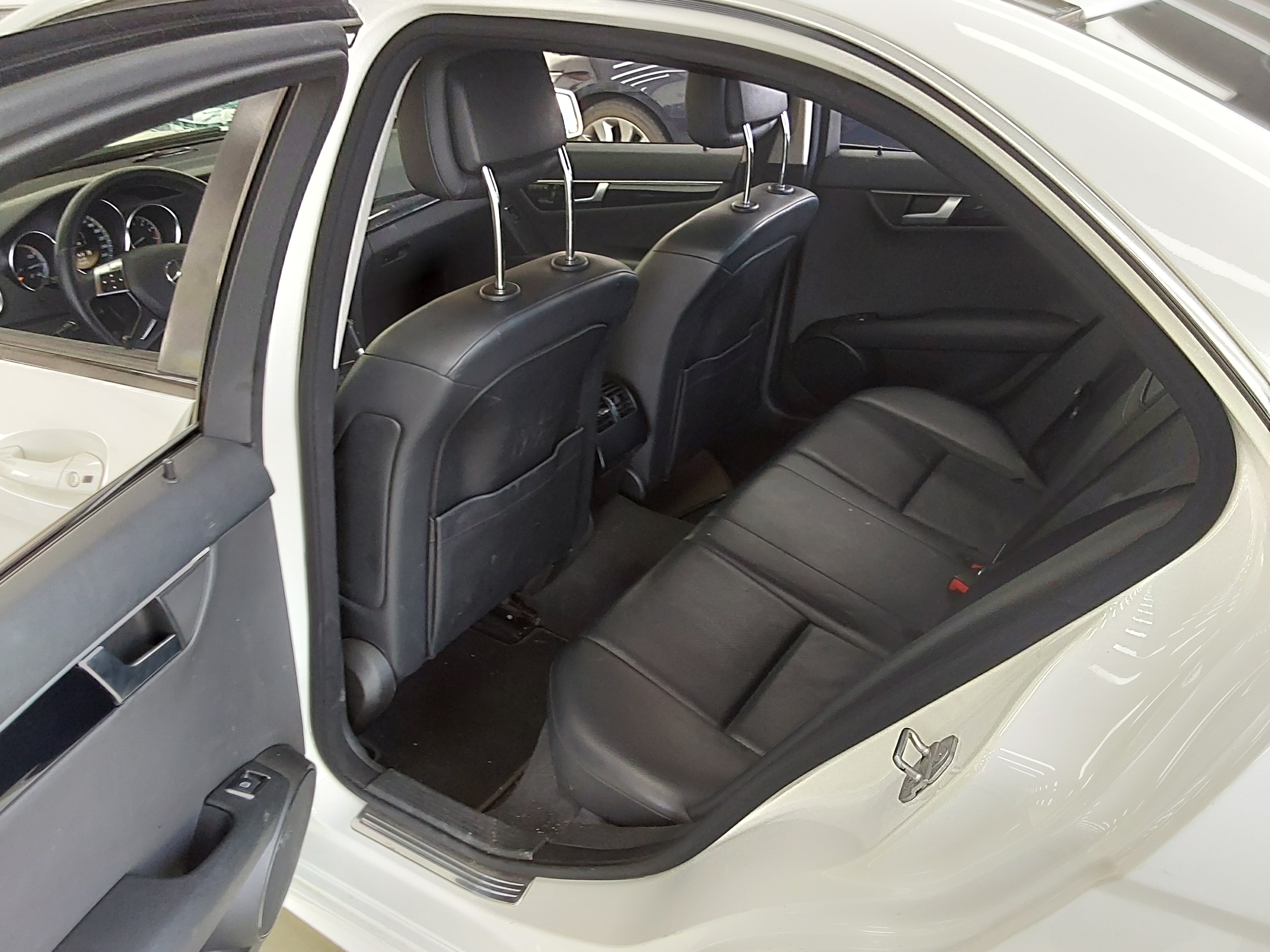 Mercedes-Benz C-Class - 11