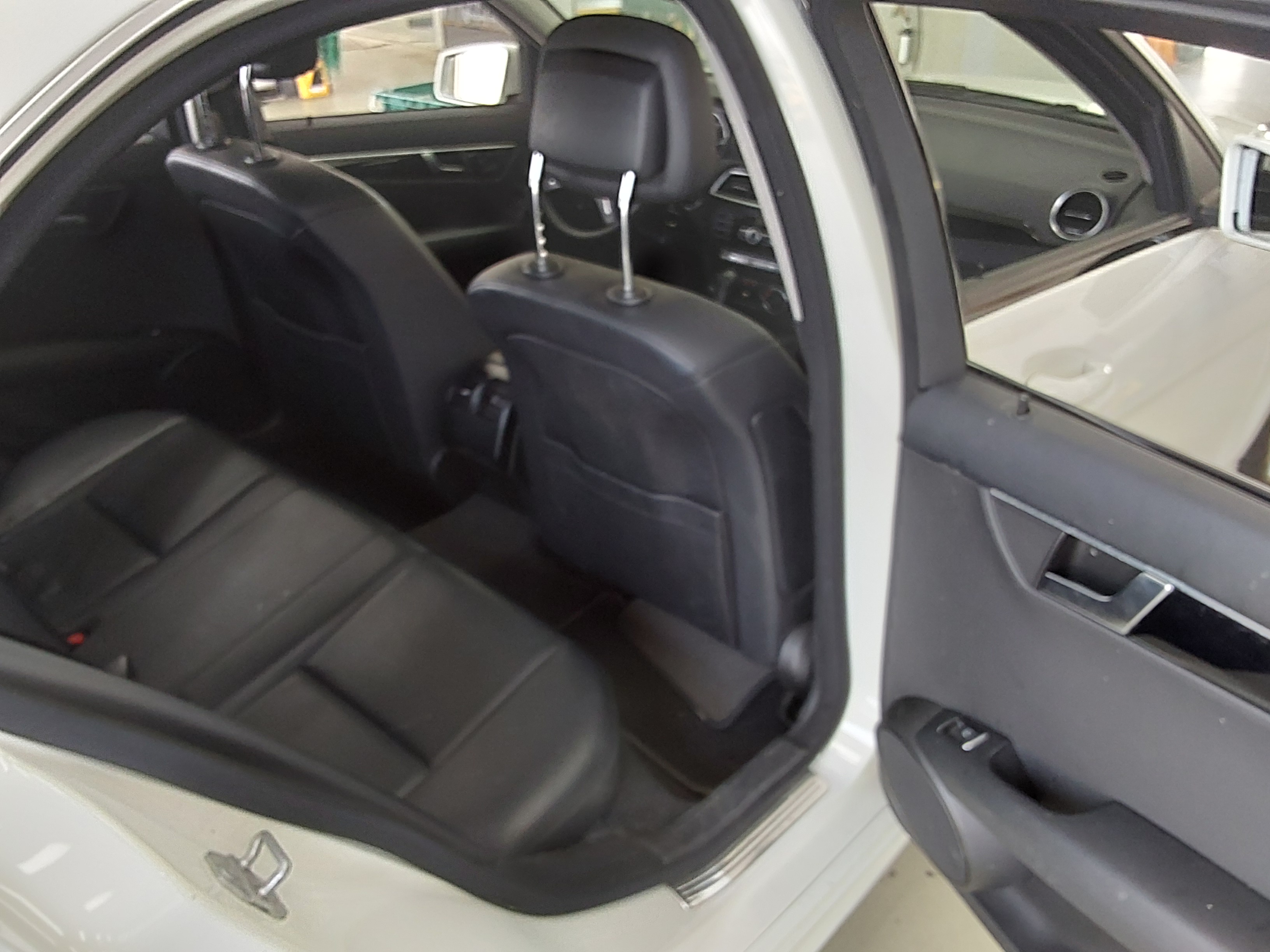 Mercedes-Benz C-Class - 12