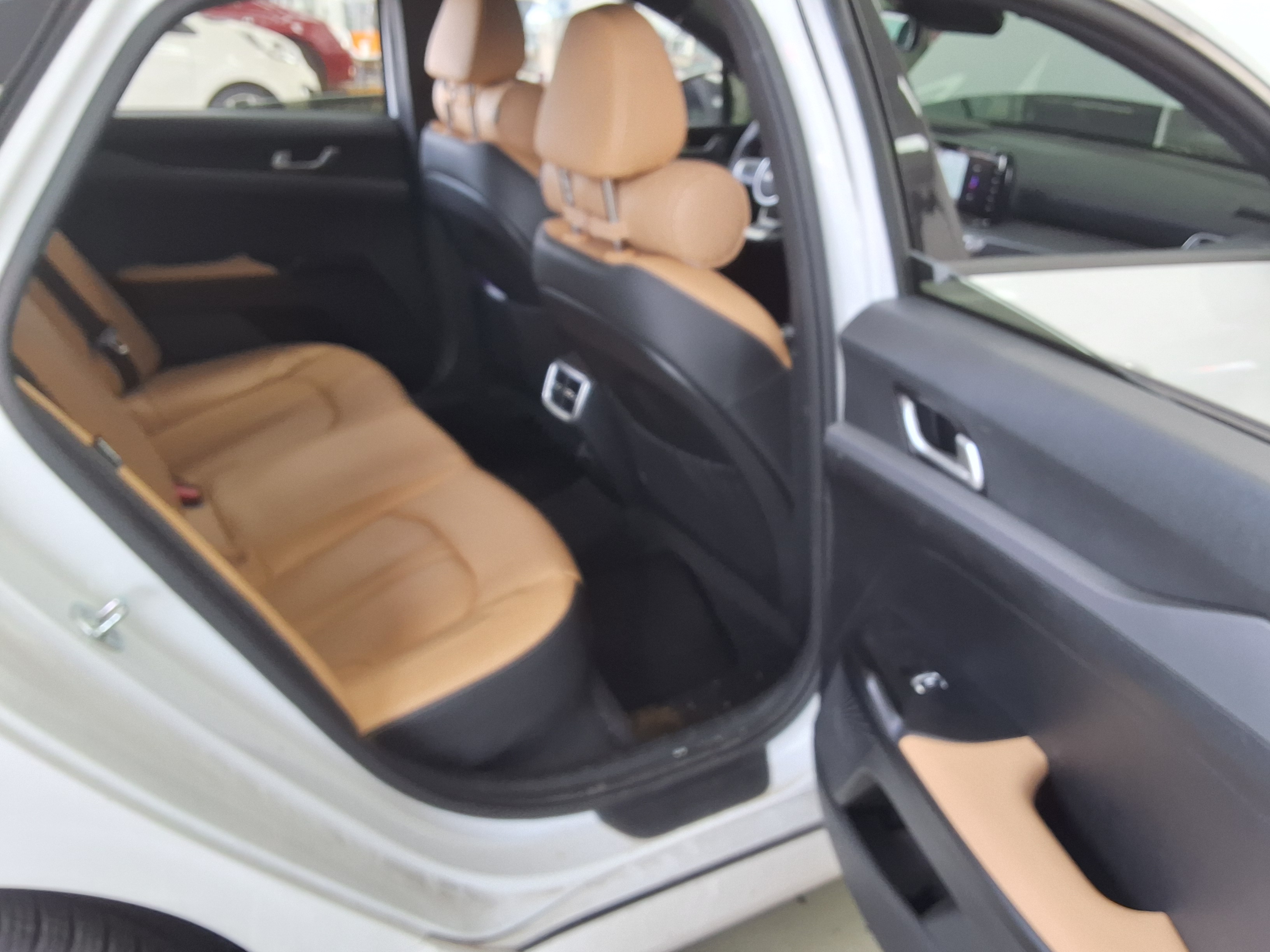 Kia K5 2023 - Image 12