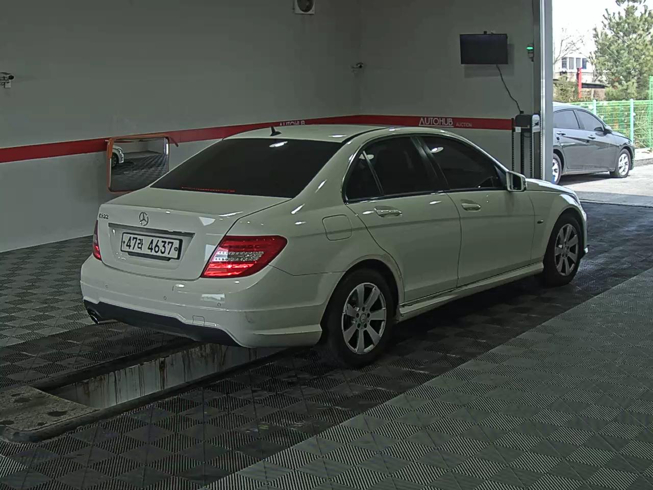 Mercedes-Benz C-Class - 4