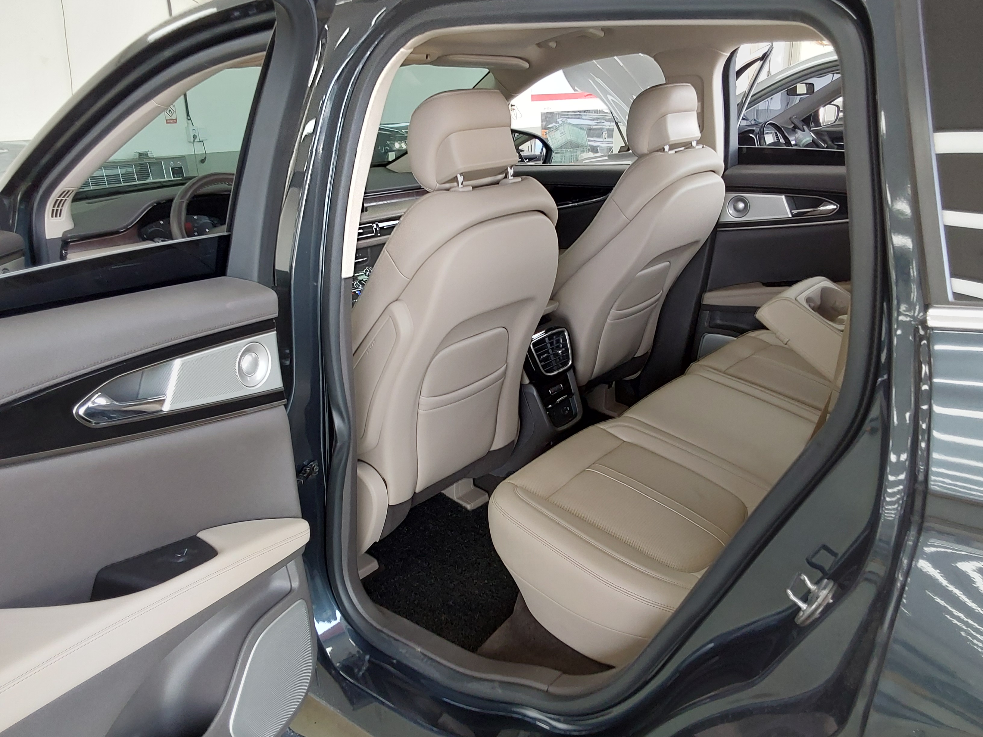 Lincoln Nautilus 2022 - Image 11