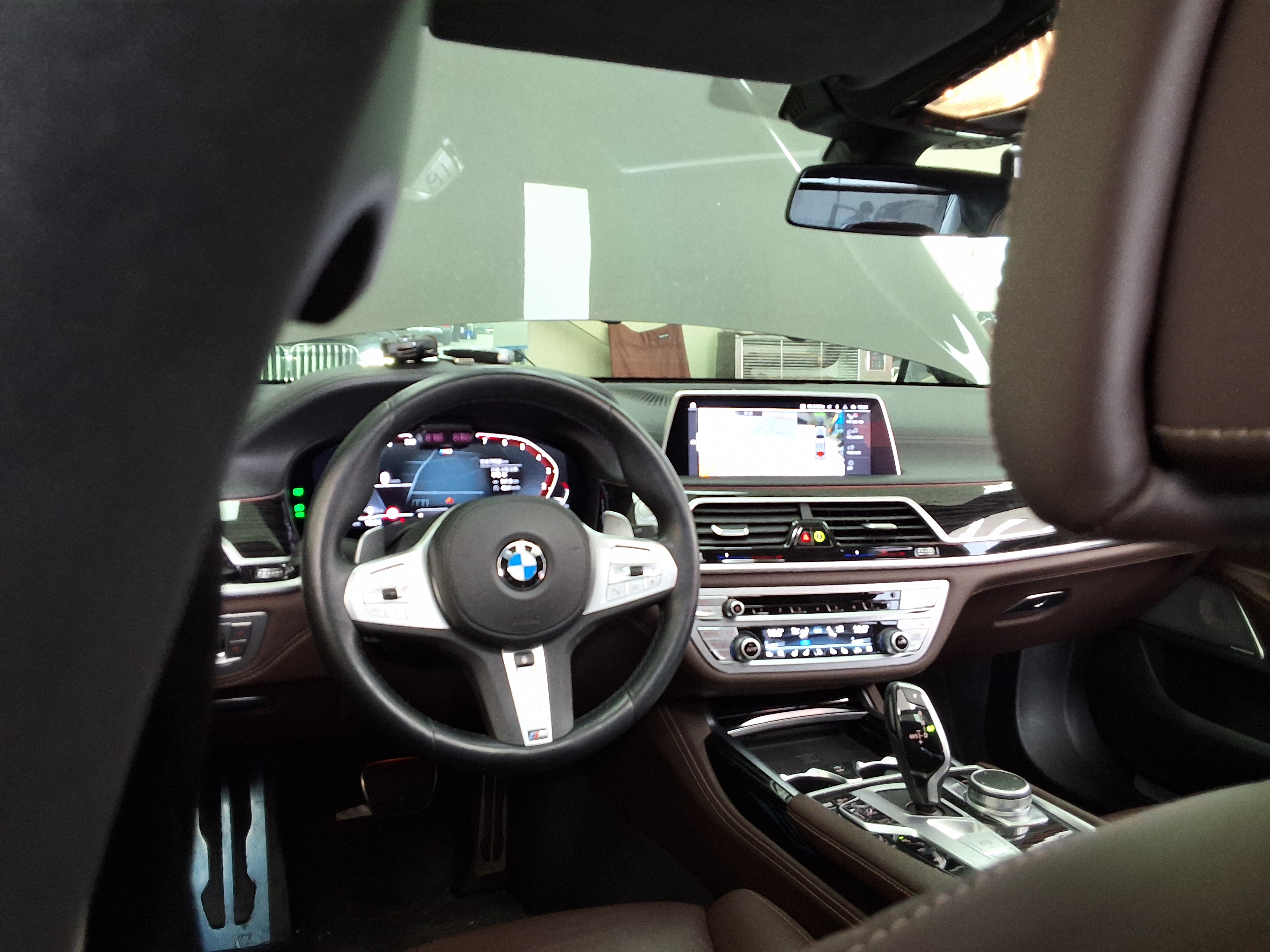 BMW 7 Series 2022 - Image 10