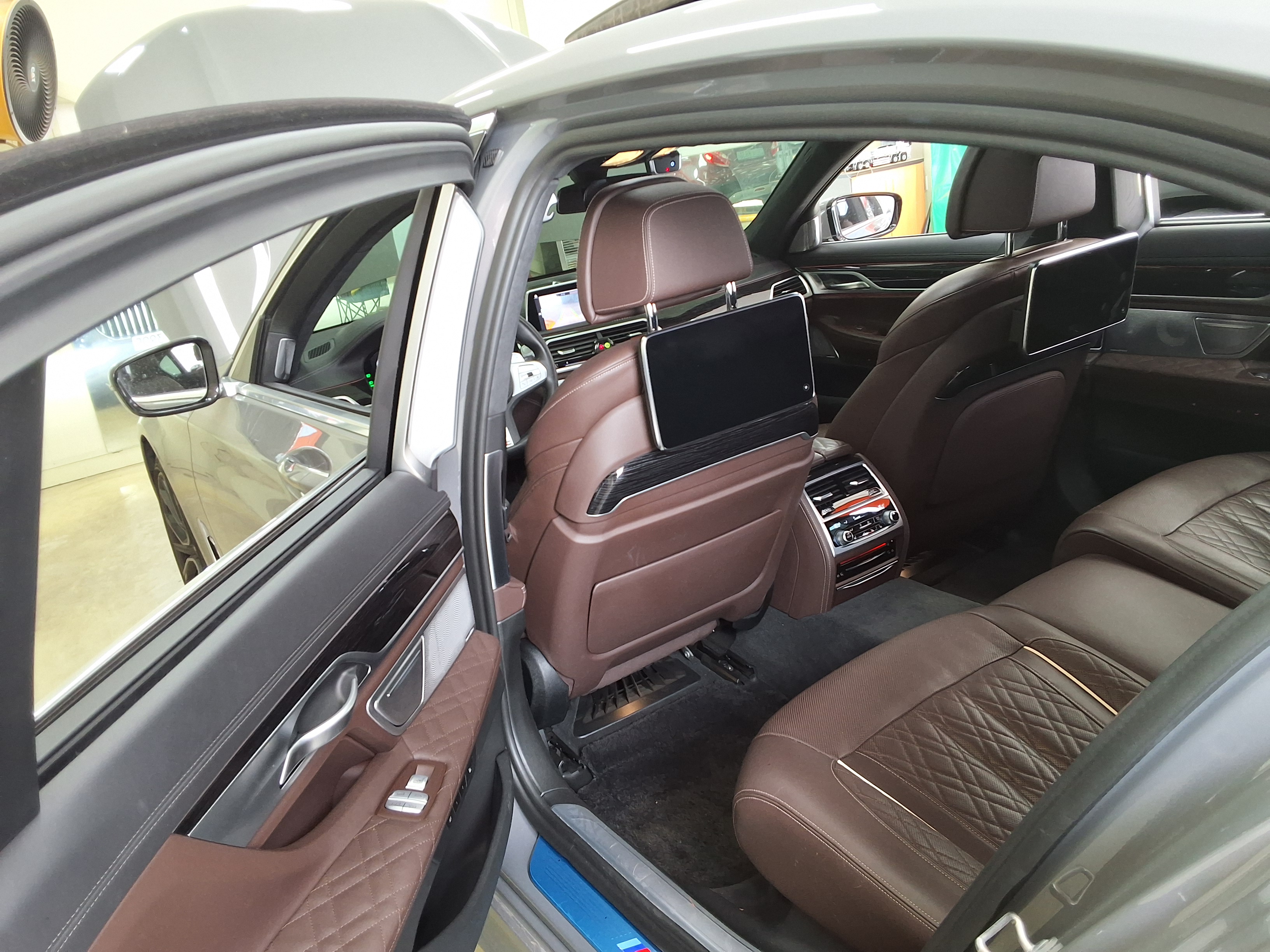 BMW 7 Series 2022 - Image 11