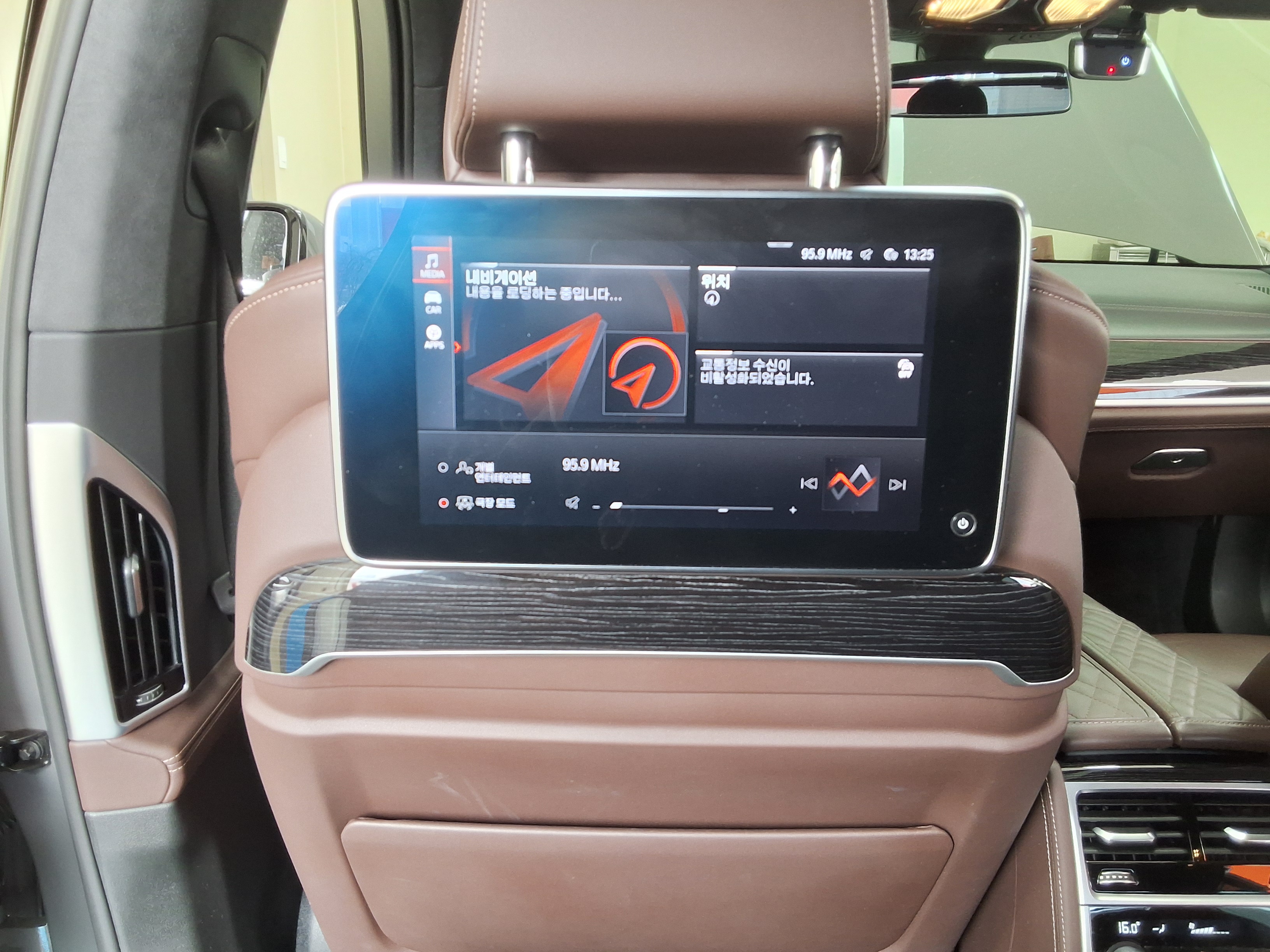 BMW 7 Series 2022 - Image 19