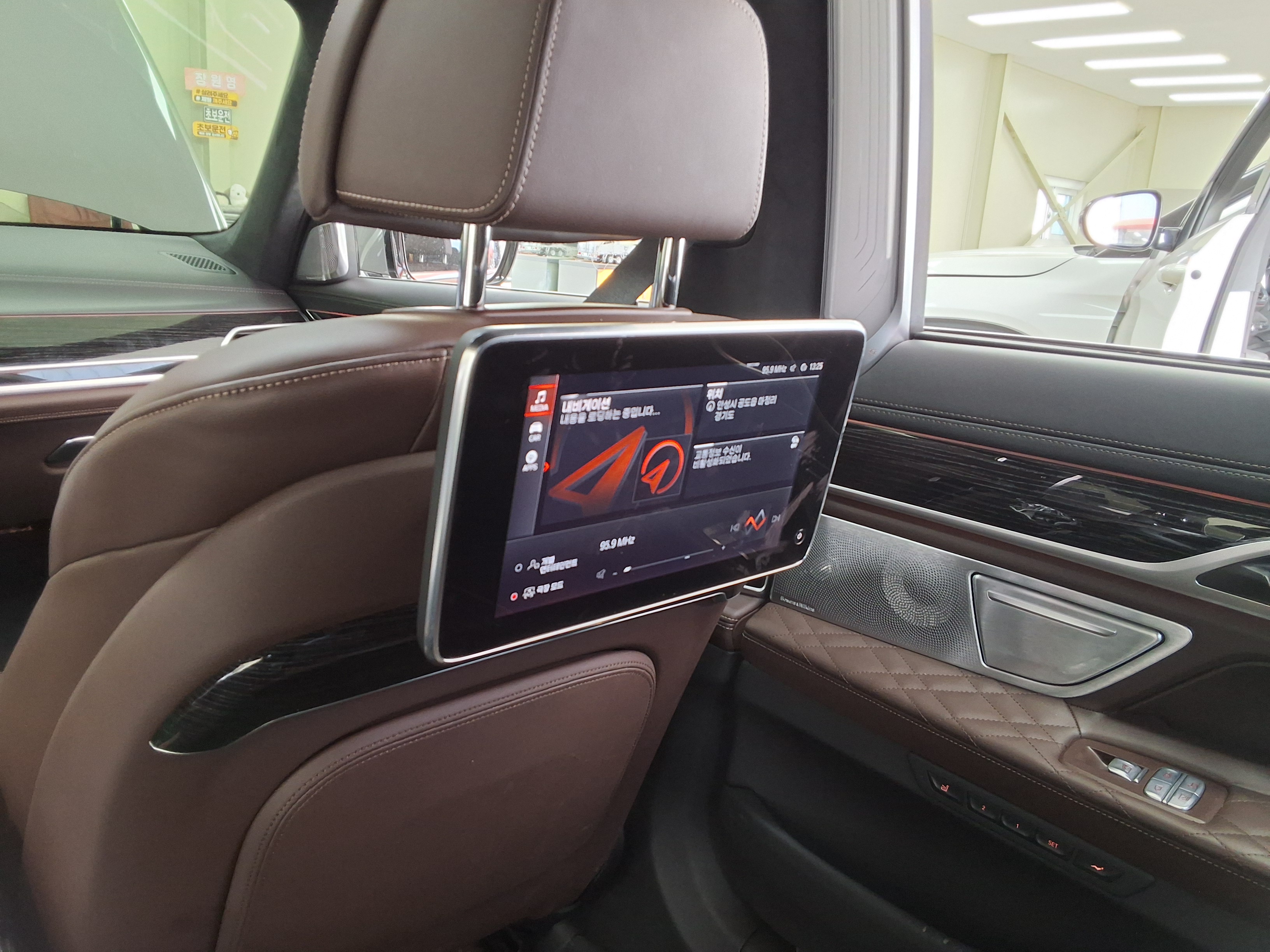 BMW 7 Series 2022 - Image 20